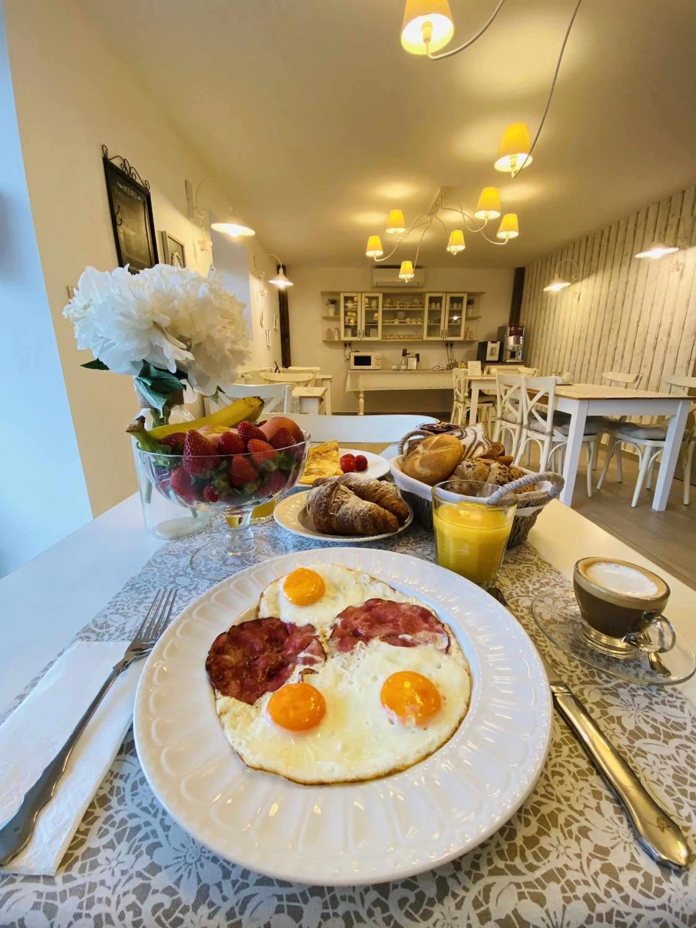 Restaurant/places to eat in Barackvirág Apartmanház