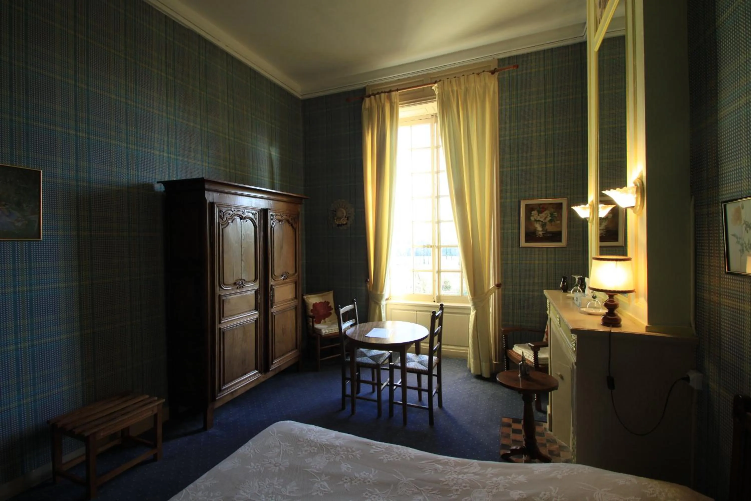 Bedroom, Bed in Chateau de Vouilly