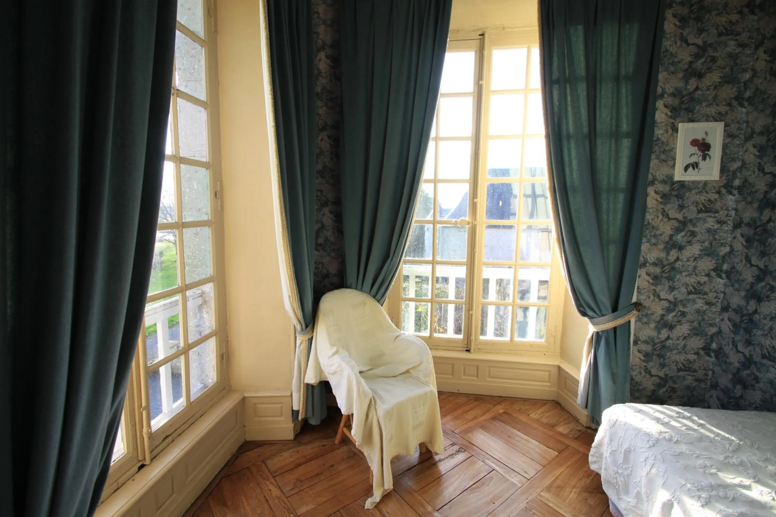 Bedroom, Bed in Chateau de Vouilly