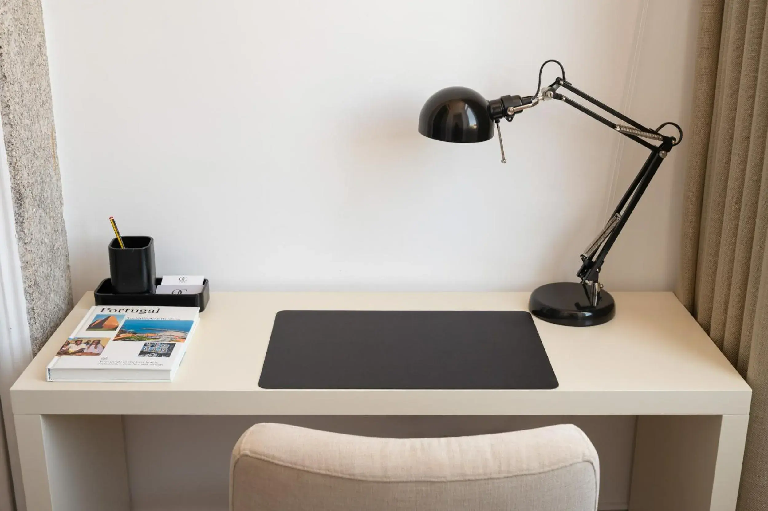 Standard Double Room with Garden View in Oporto Comfort Charming Cedofeita - Free Parking Standard Double Room with Garden View in Oporto Comfort Charming Cedofeita - Free Parking