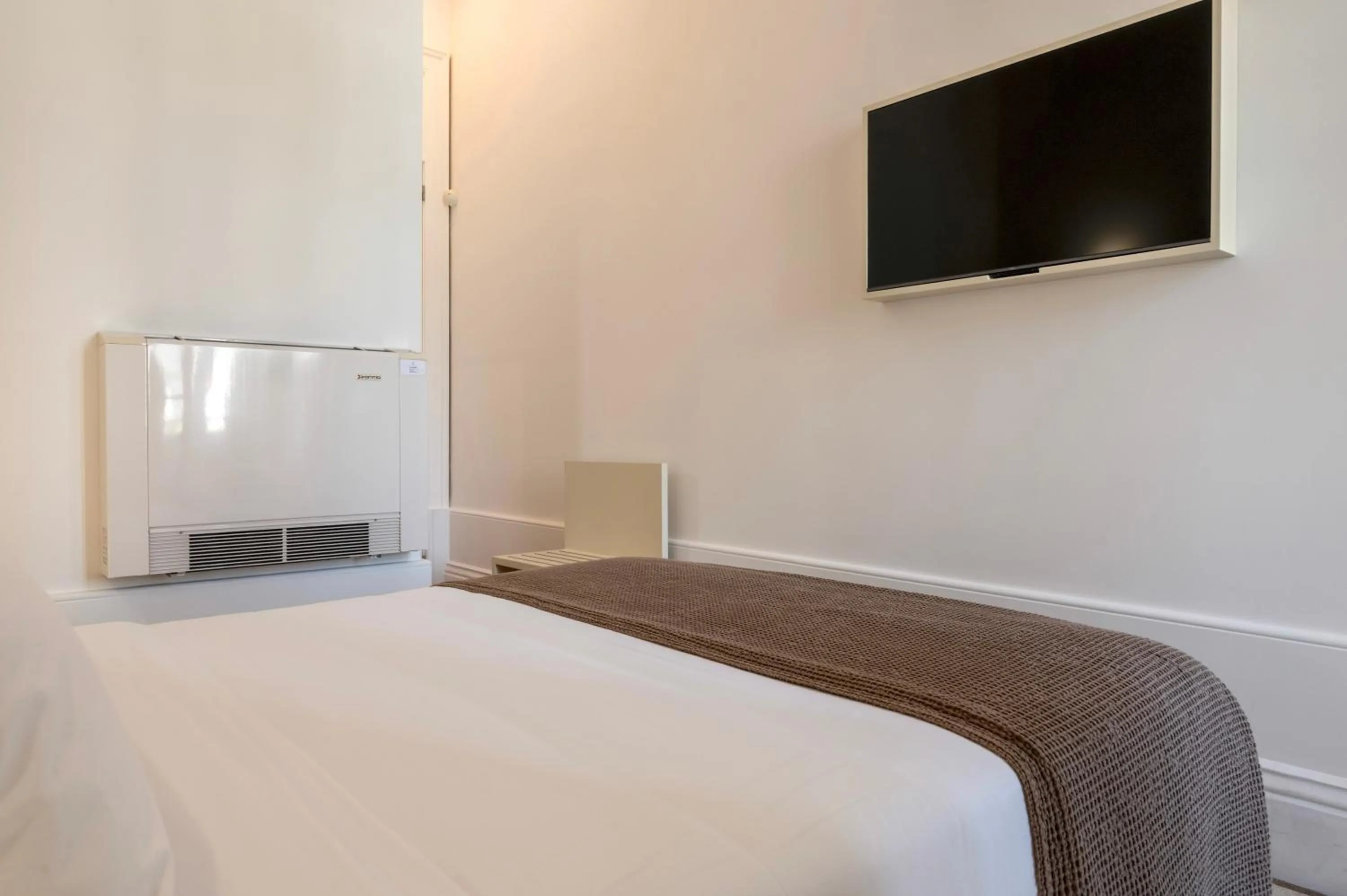 TV and multimedia, Bed in Oporto Comfort Charming Cedofeita - Free Parking