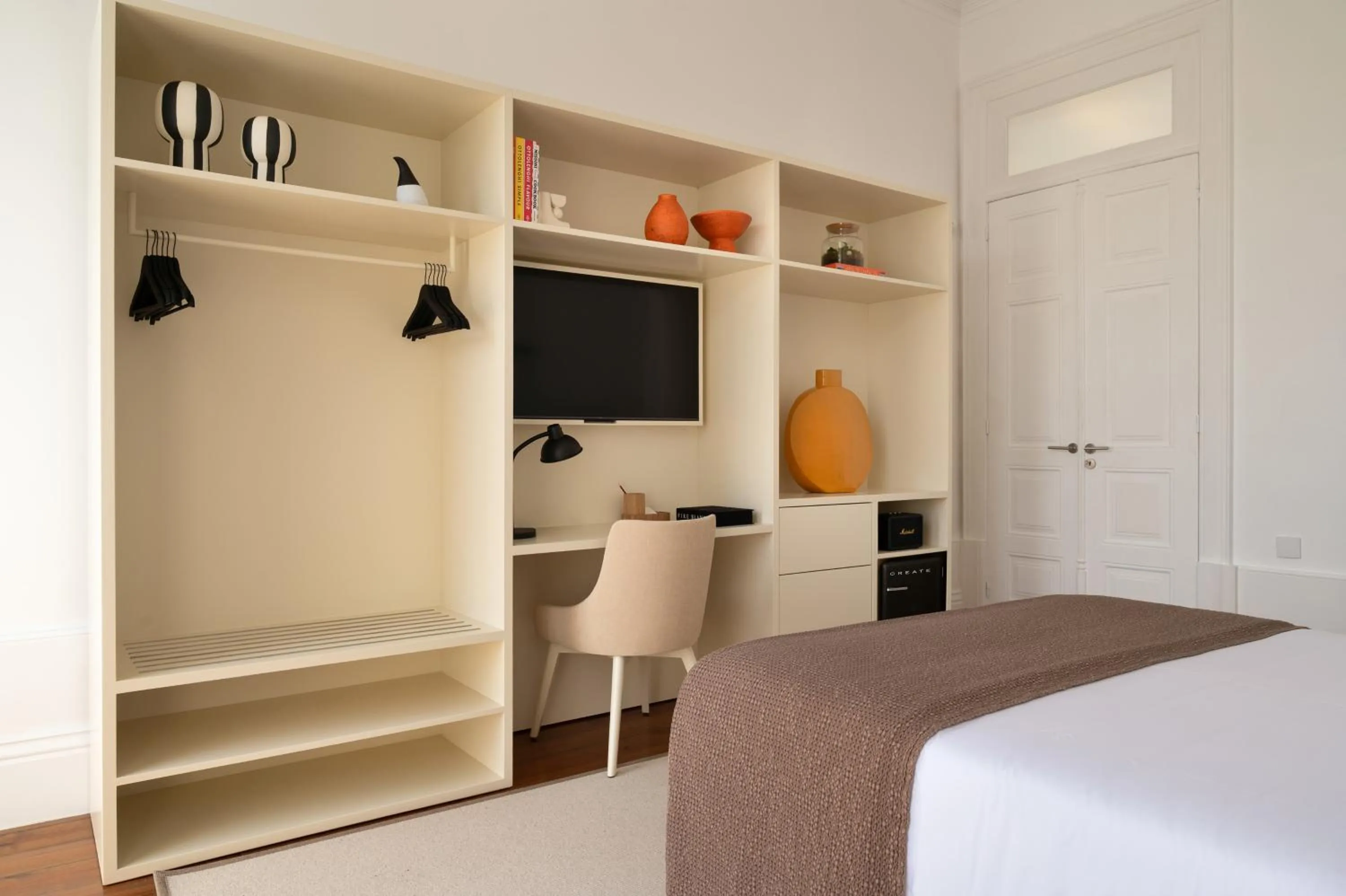 minibar, Bed in Oporto Comfort Charming Cedofeita - Free Parking