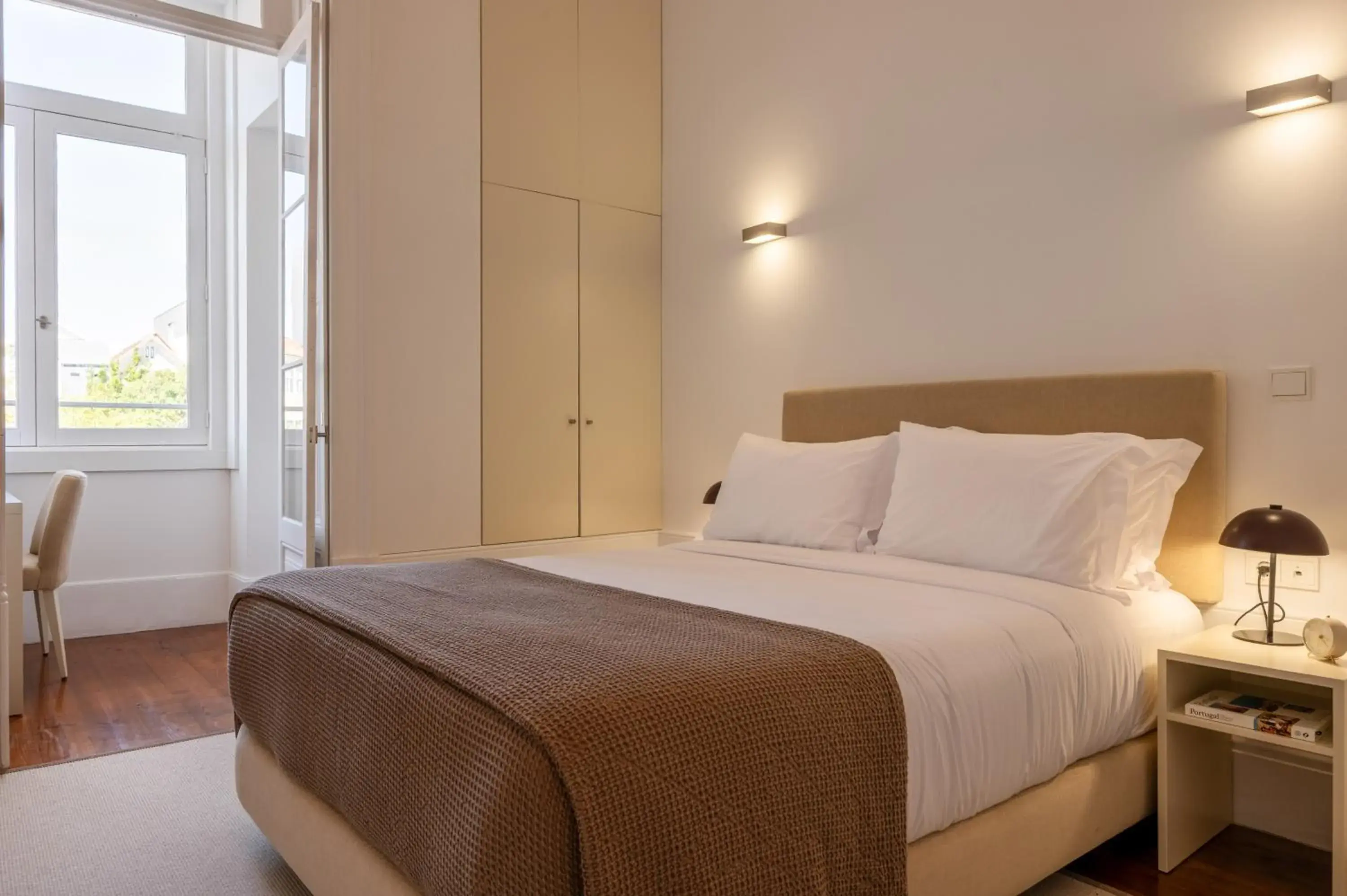 Superior Double Room with Garden View in Oporto Comfort Charming Cedofeita - Free Parking Superior Double Room with Garden View in Oporto Comfort Charming Cedofeita - Free Parking