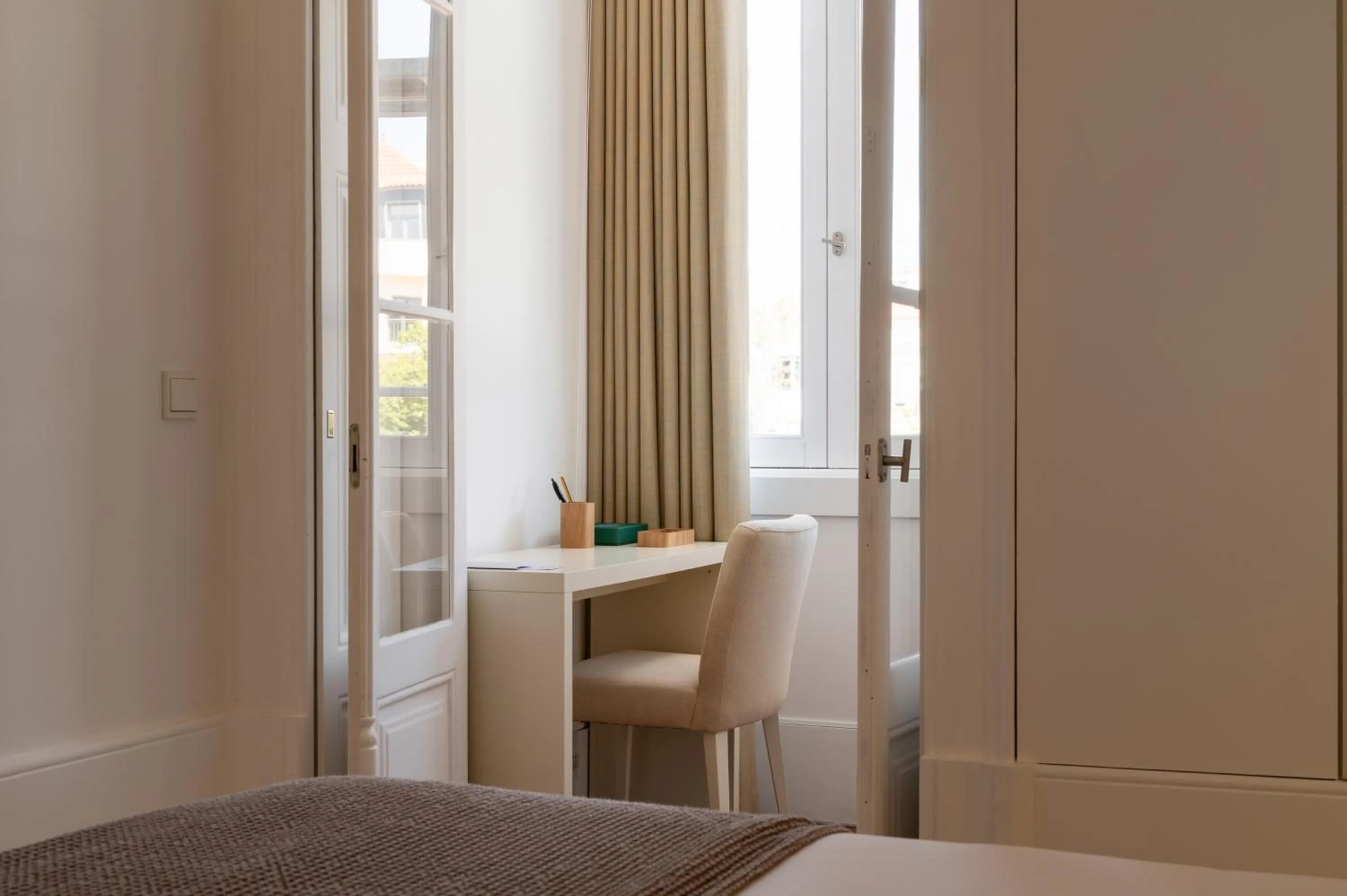 Photo of the whole room, Bed in Oporto Comfort Charming Cedofeita - Free Parking