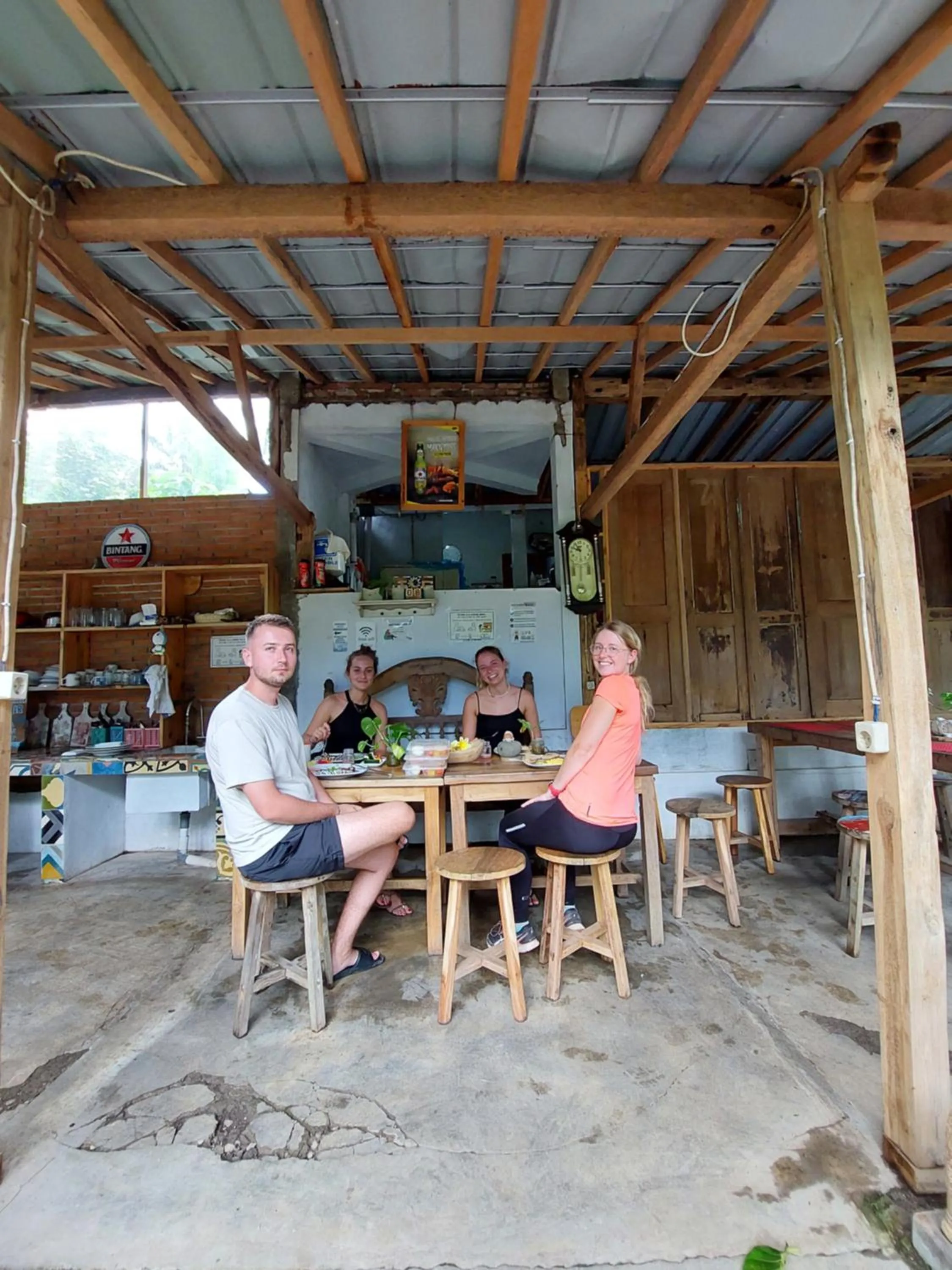 Restaurant/places to eat in Didu's Homestay Bed & Breakfast