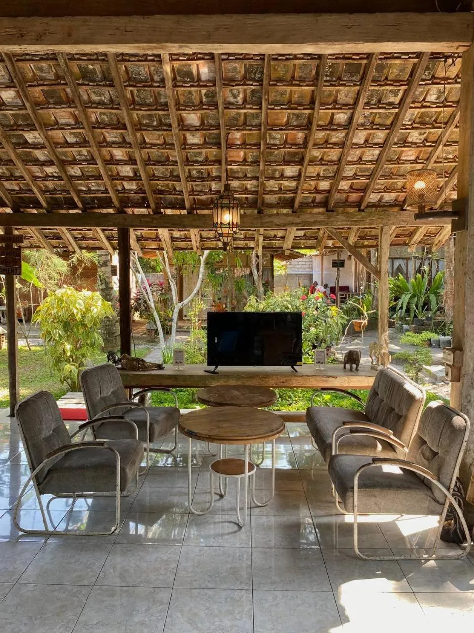 Communal lounge/ TV room in Didu's Homestay Bed & Breakfast