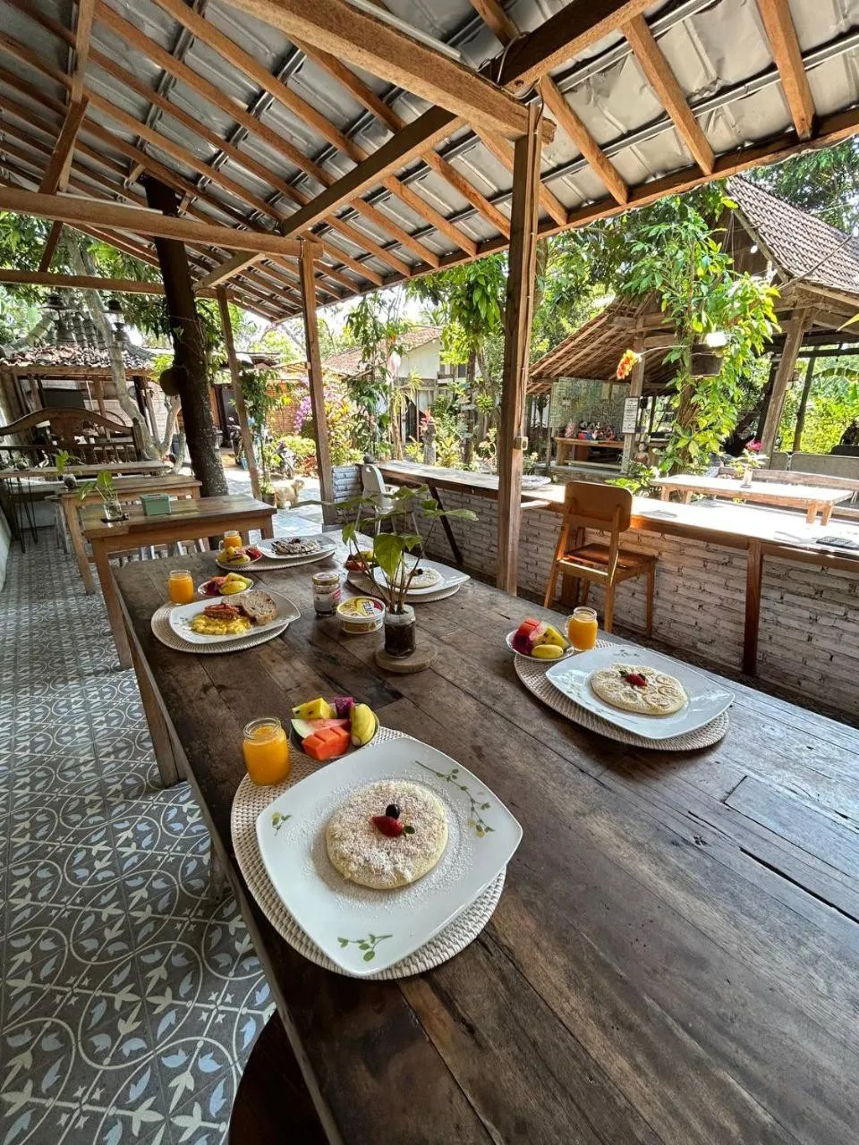 Restaurant/places to eat in Didu's Homestay Bed & Breakfast