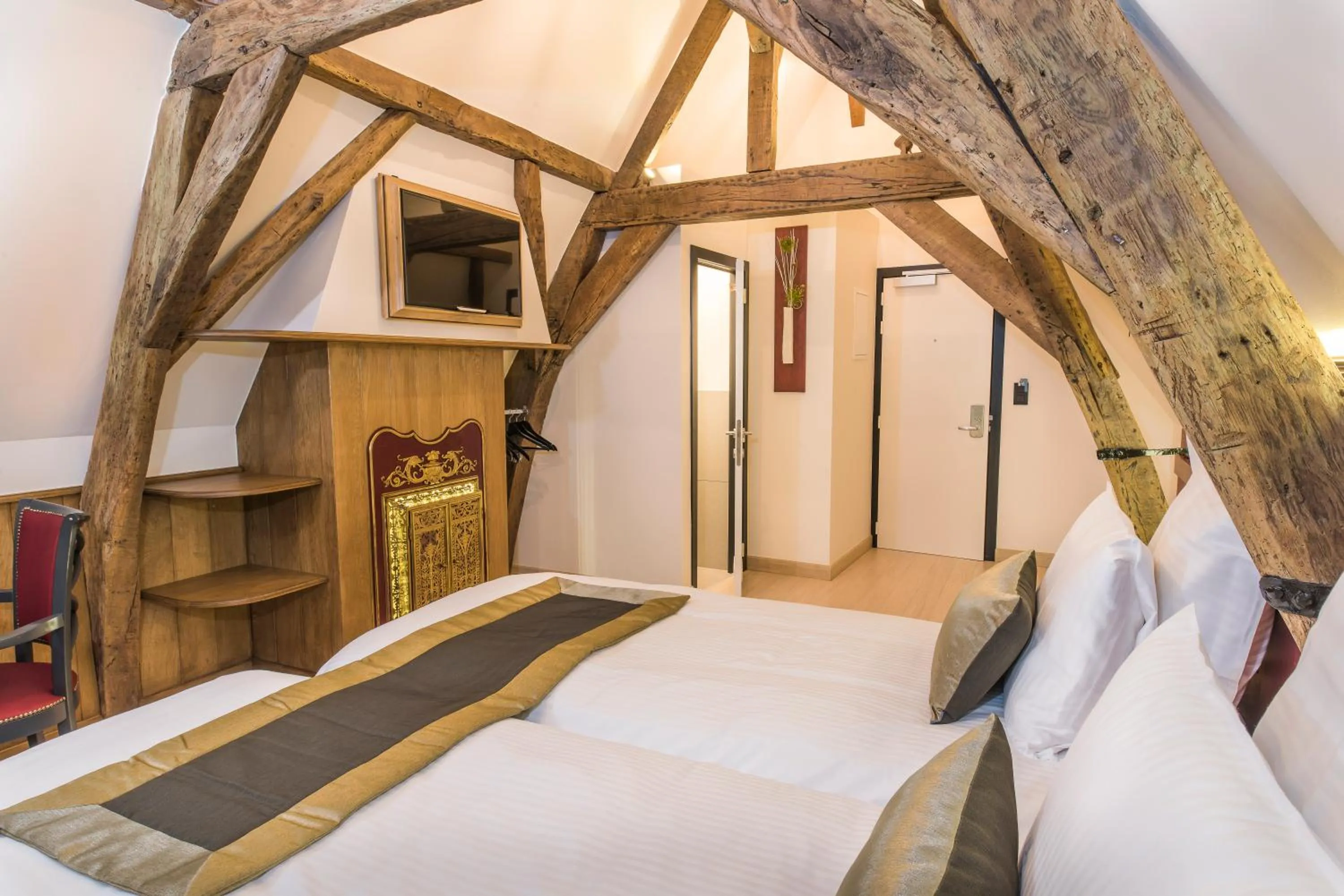 Photo of the whole room, Bed in Hotel Agora Brussels Grand Place