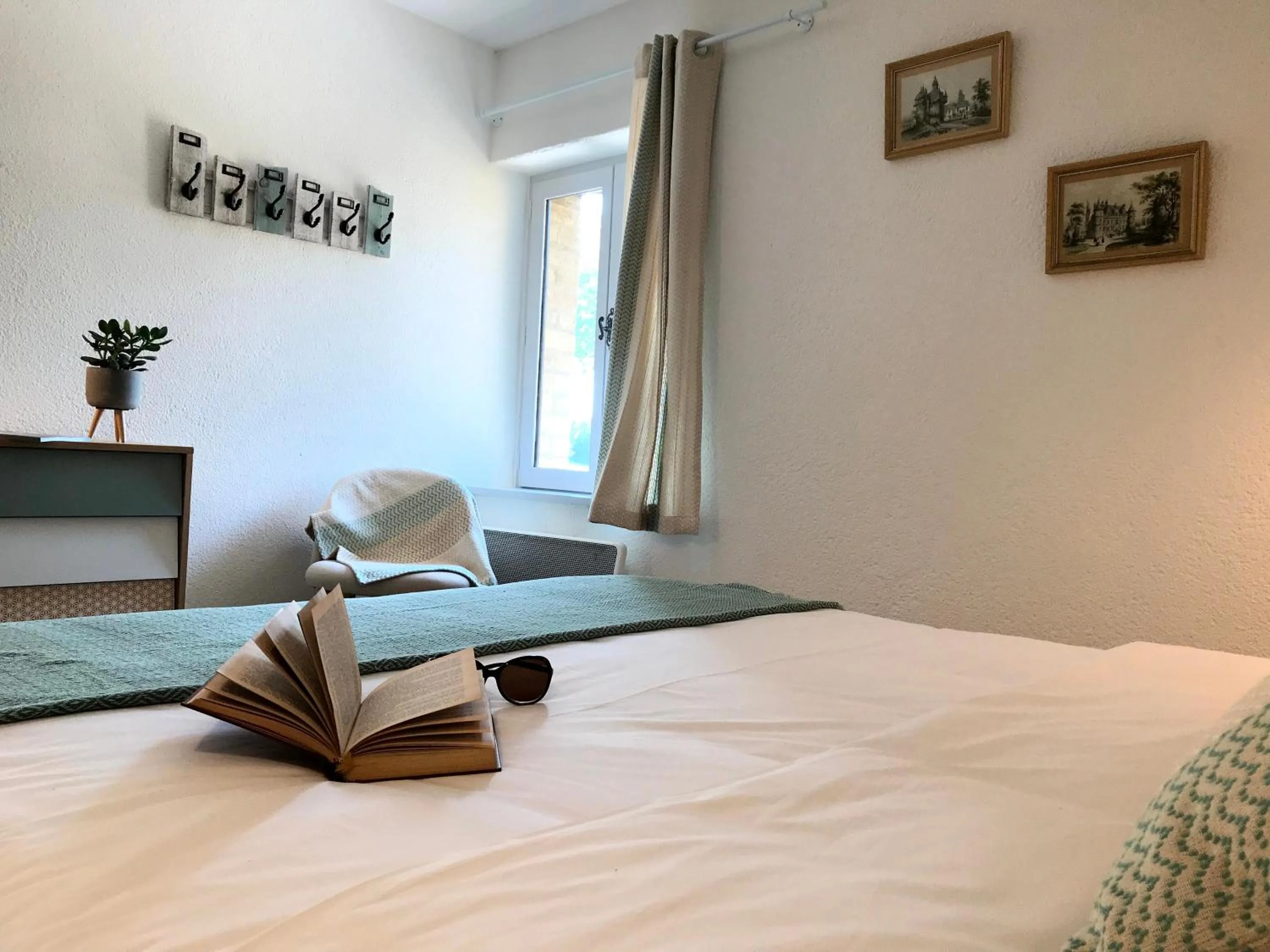 Bed in HOSTELLERIE DES BICHONNIERES