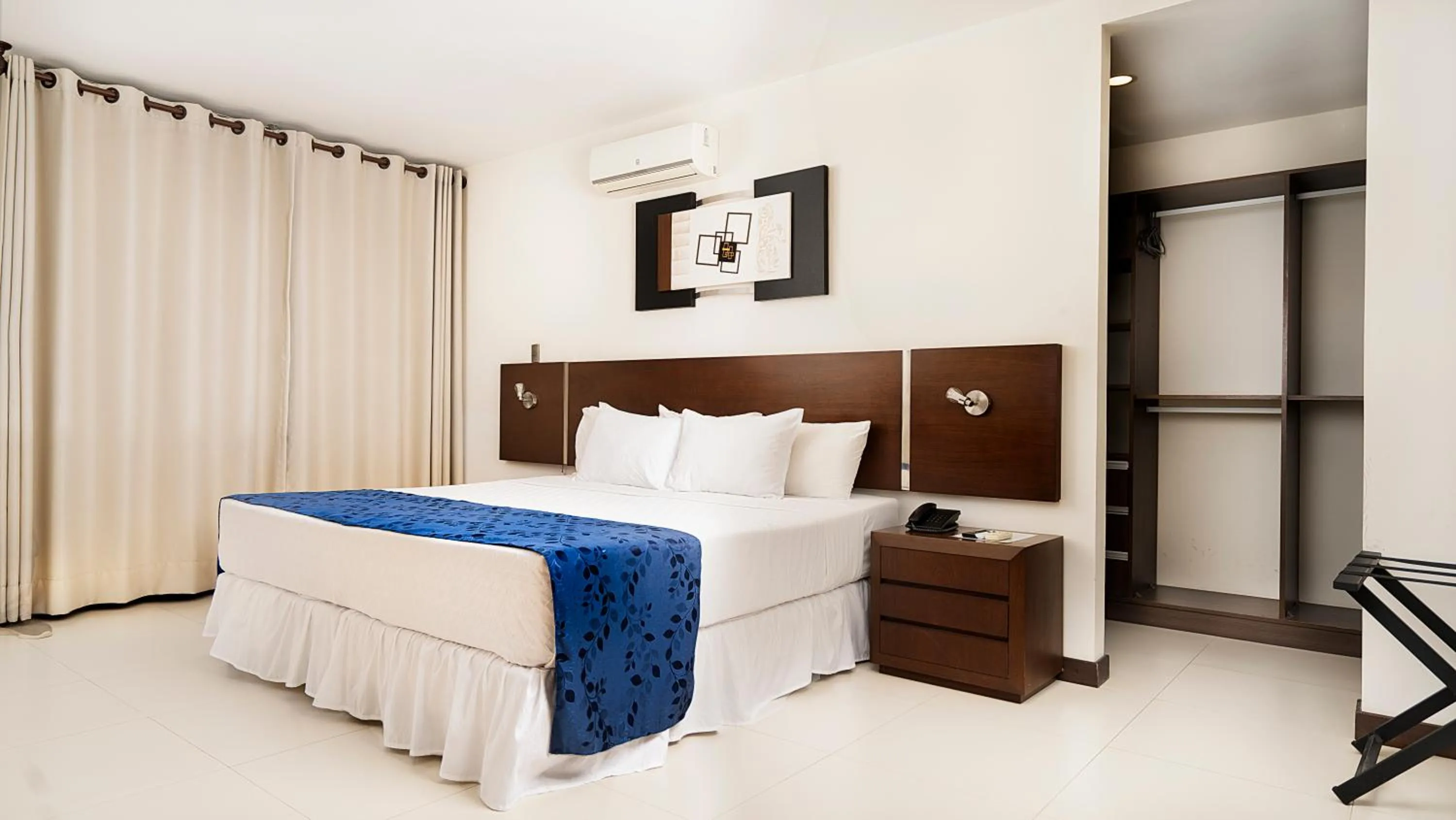 Bed in Mai Suites Apart Hotel