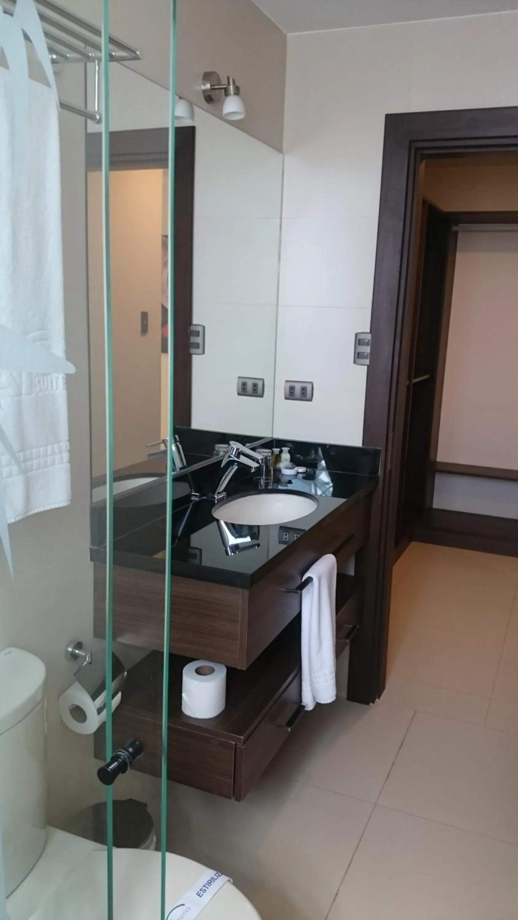 Bathroom in Mai Suites Apart Hotel