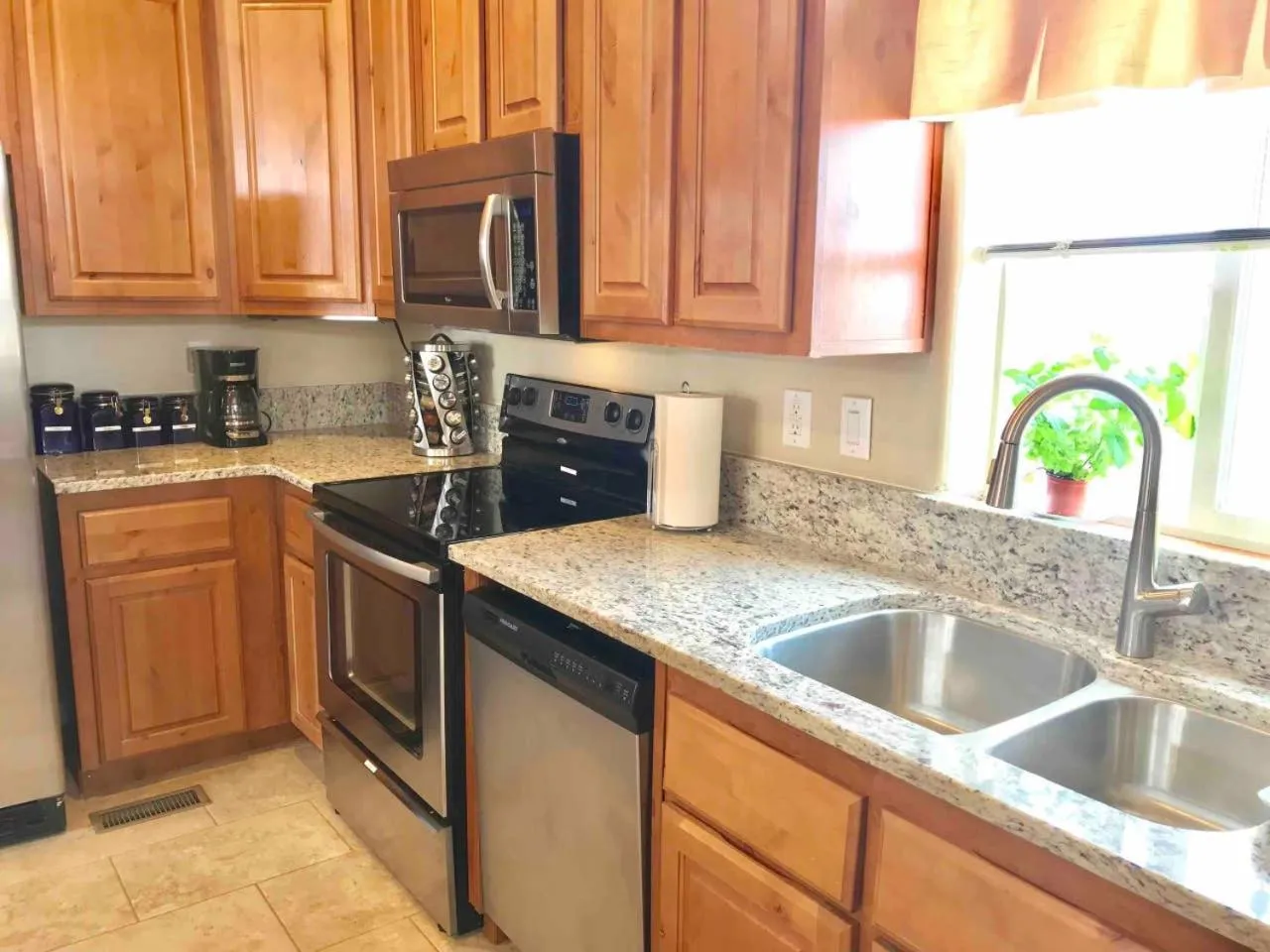 Local VIEW Pet Friendly BOAT Parking Close to Antelope Canyon HorseshoeBend