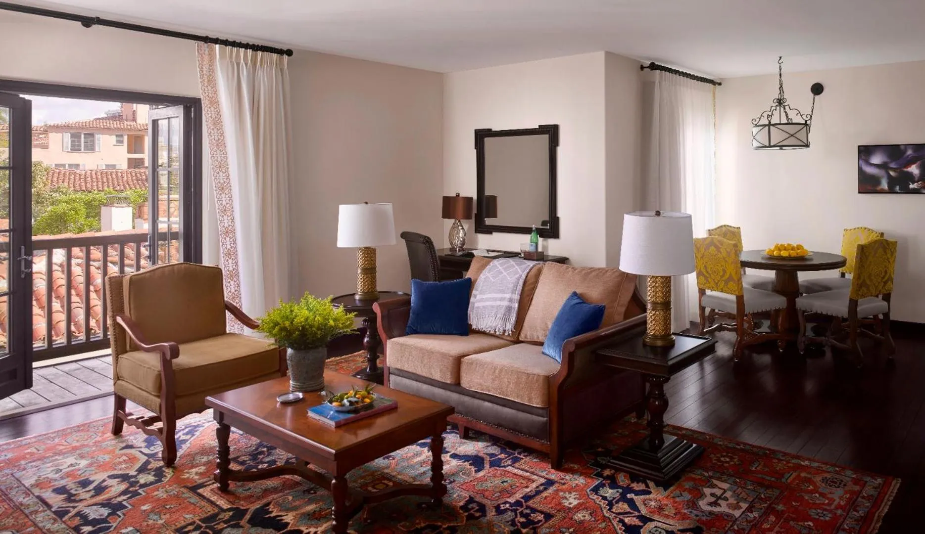 Living room in Plaza la Reina