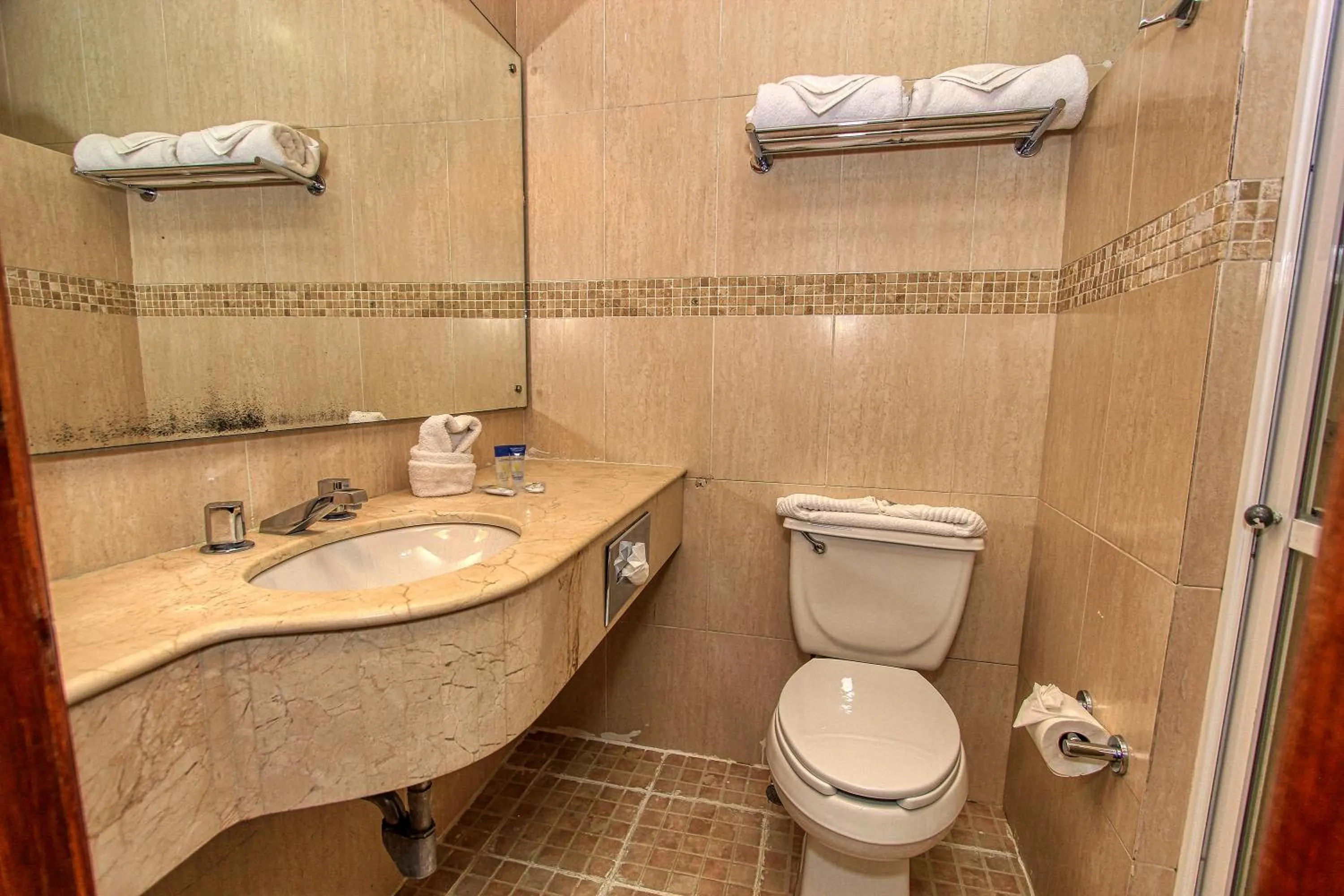 Bathroom in Hotel San Marcos