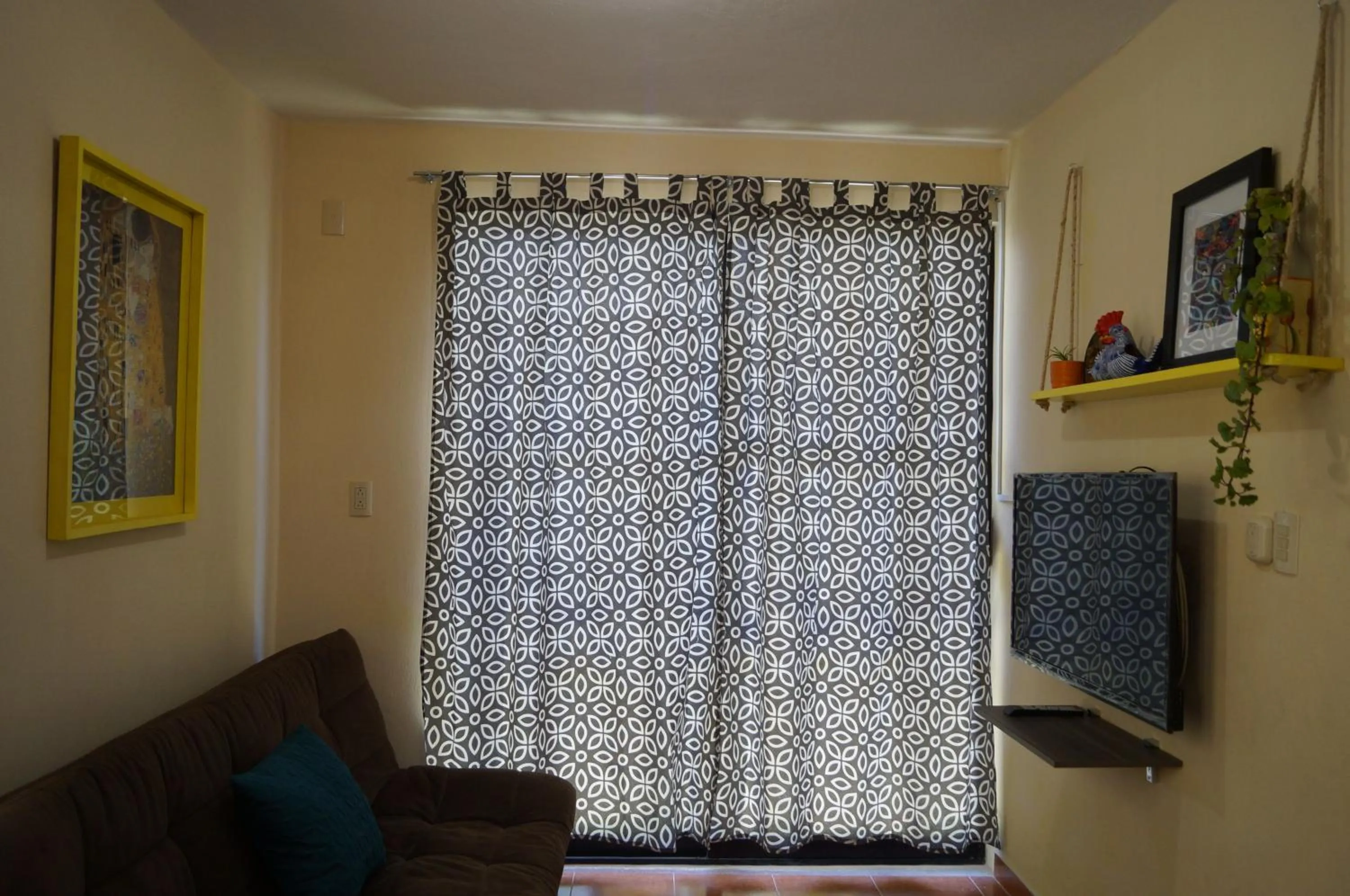 Living room in J&K Suite