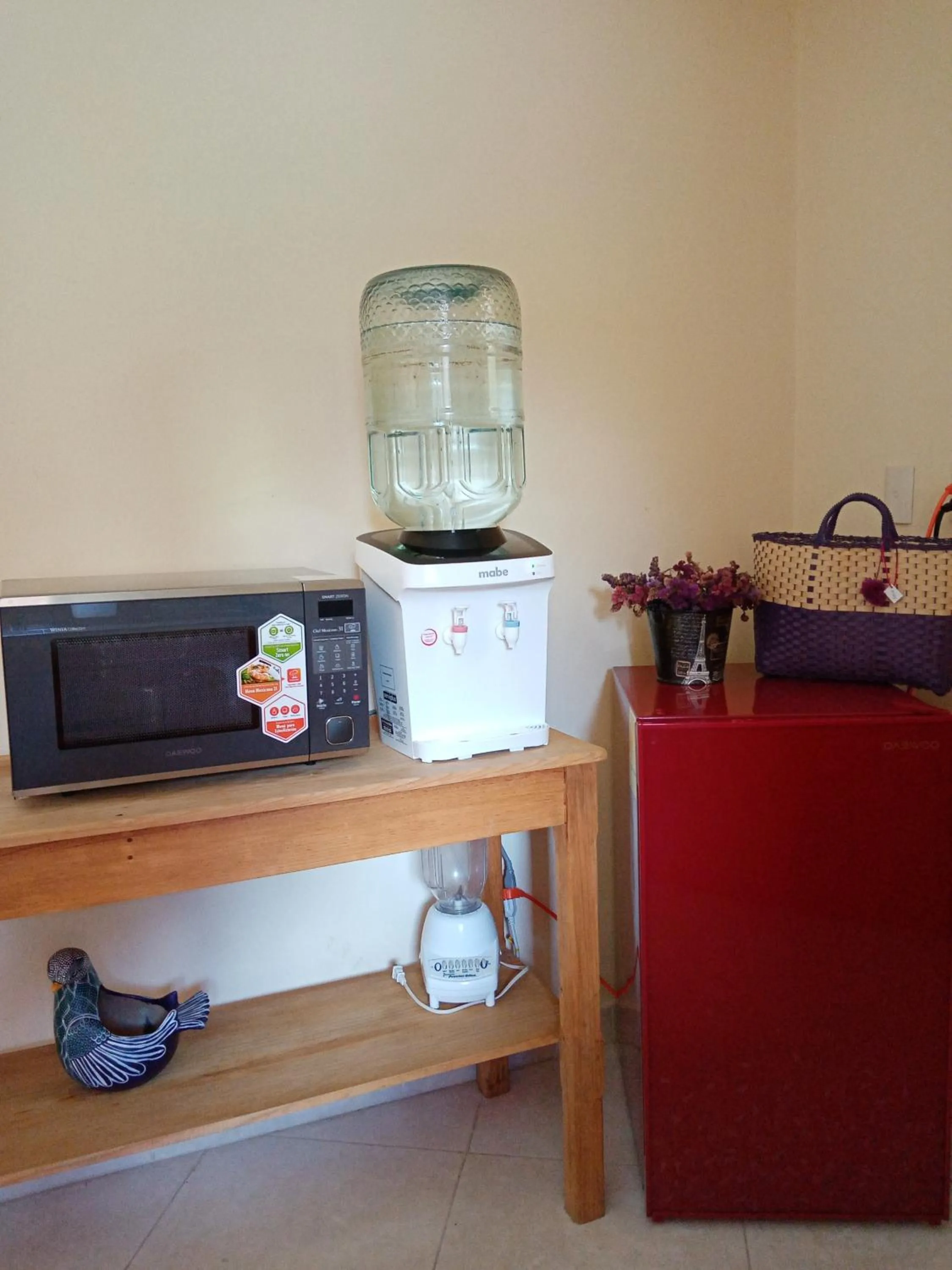 Kitchen or kitchenette in J&K Suite