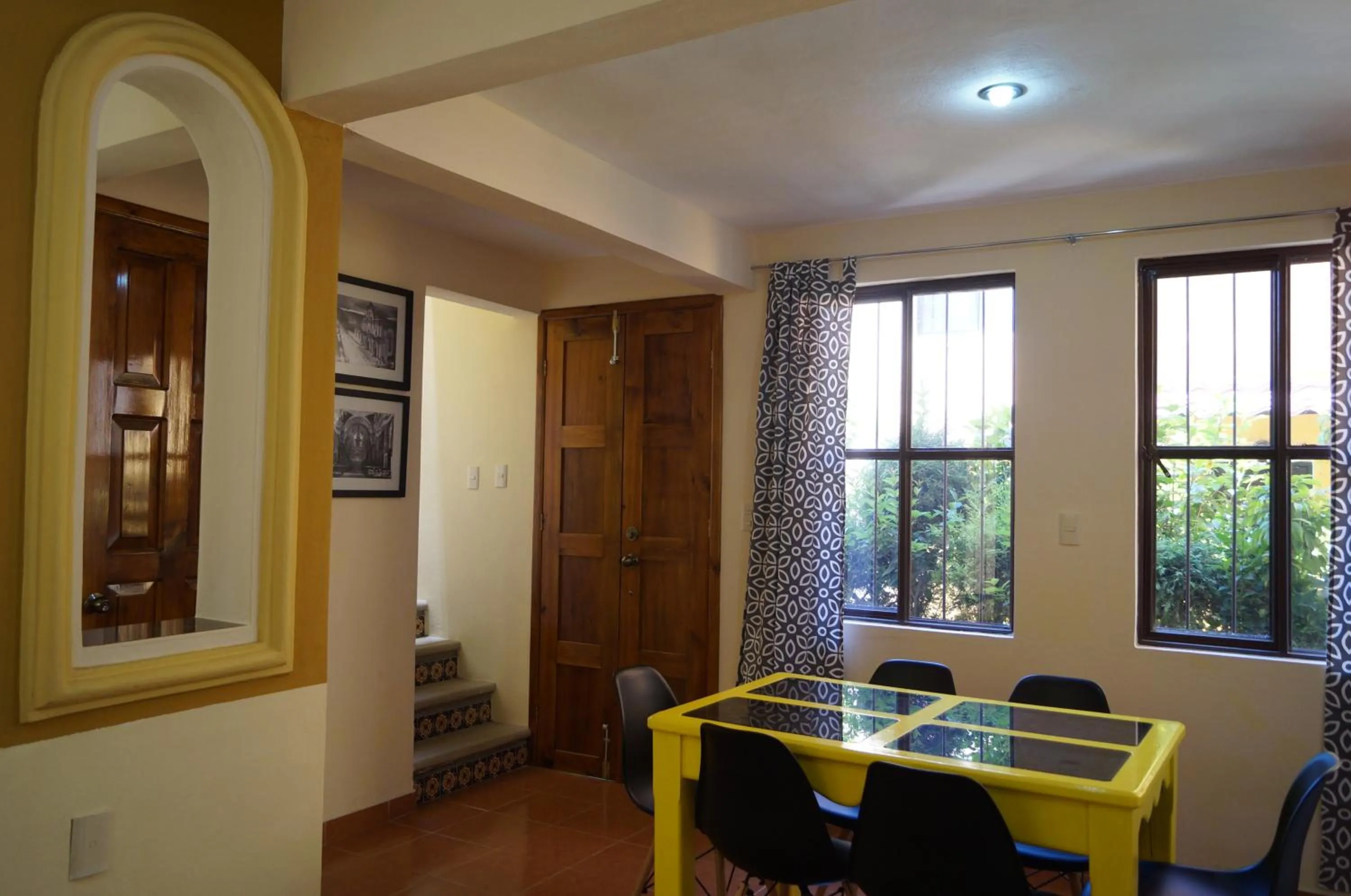 Dining area in J&K Suite