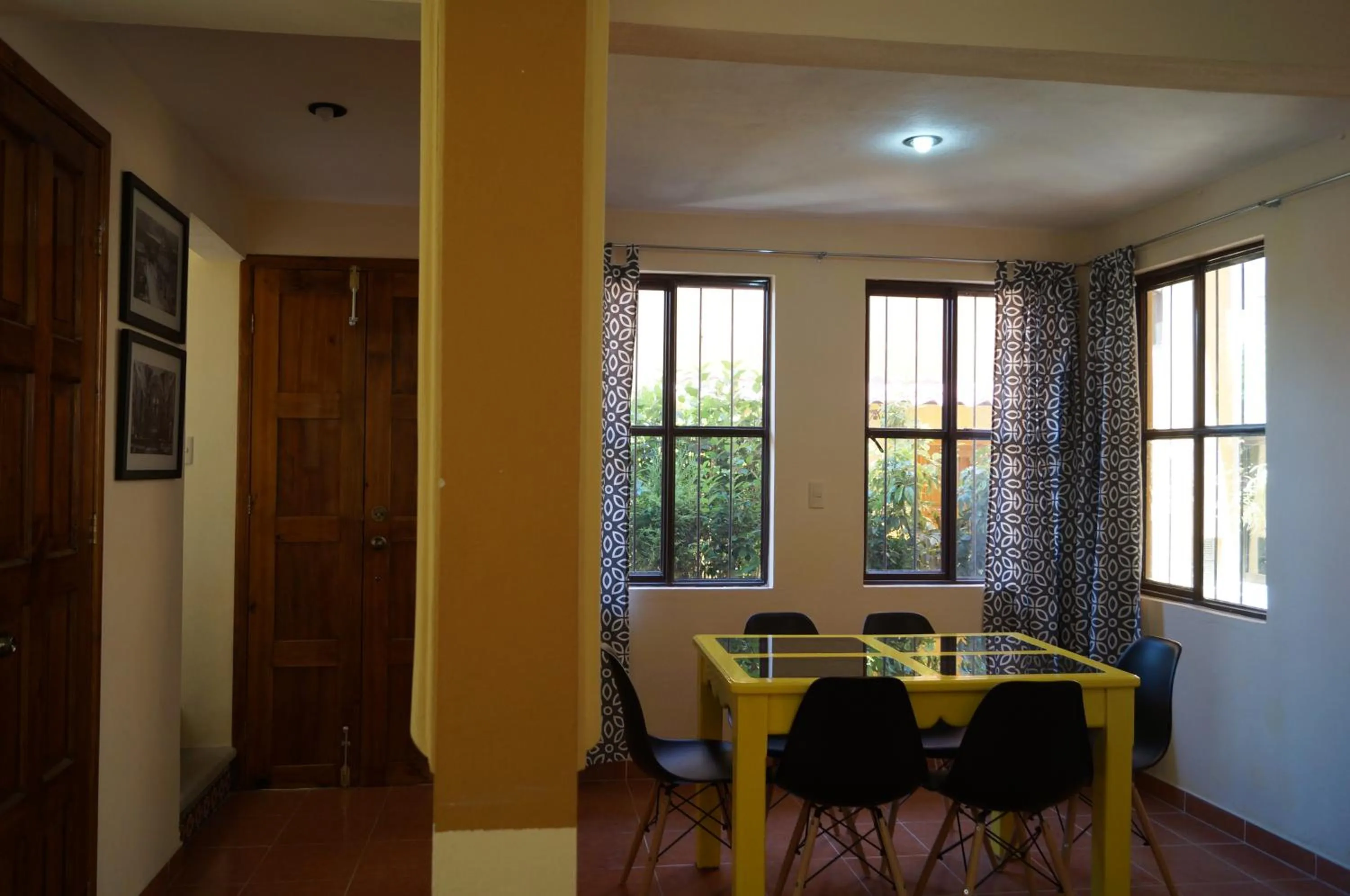 Dining area in J&K Suite