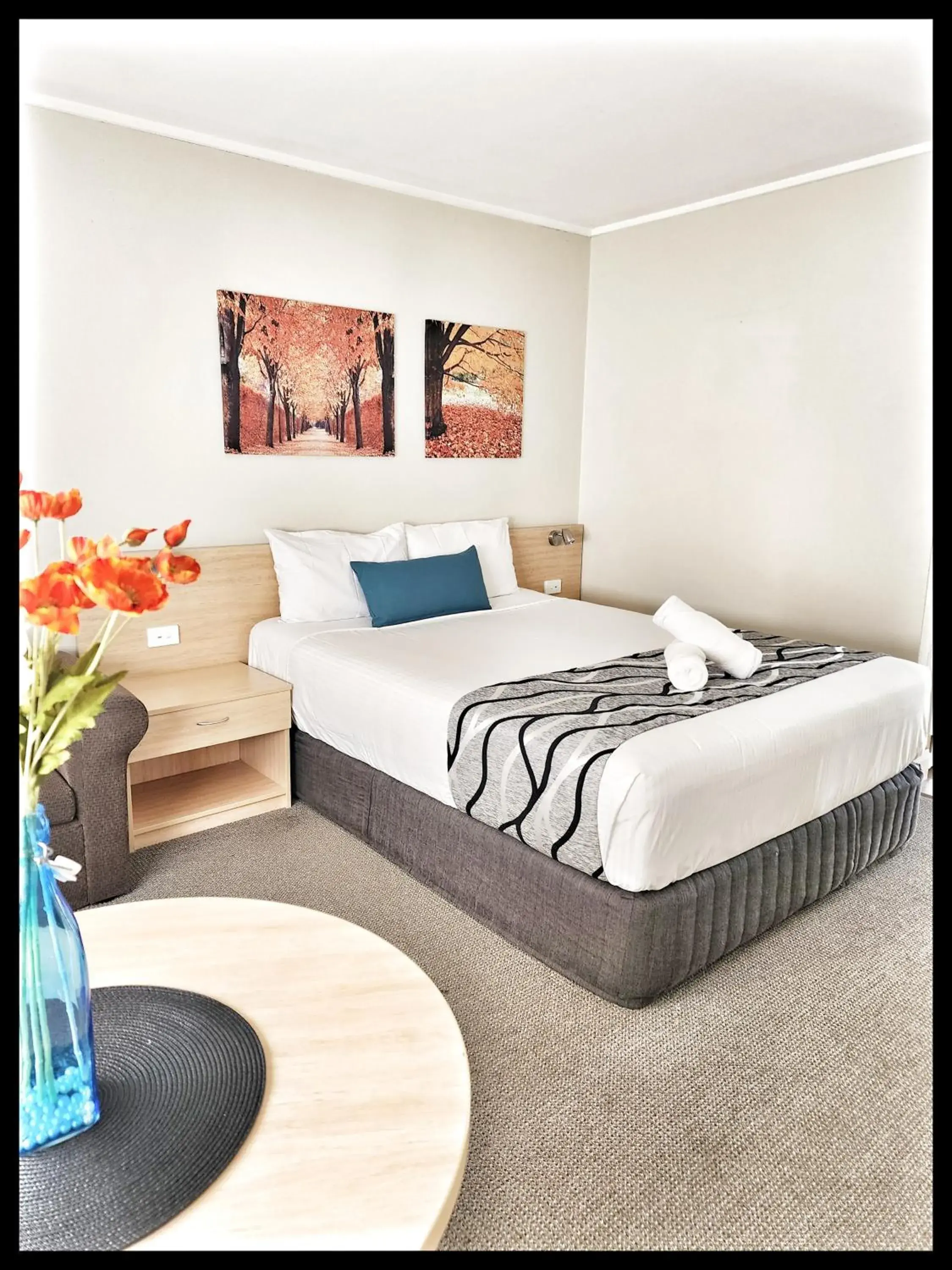 Superior Queen Room in Country Gardens Motel Superior Queen Room in Country Gardens Motel