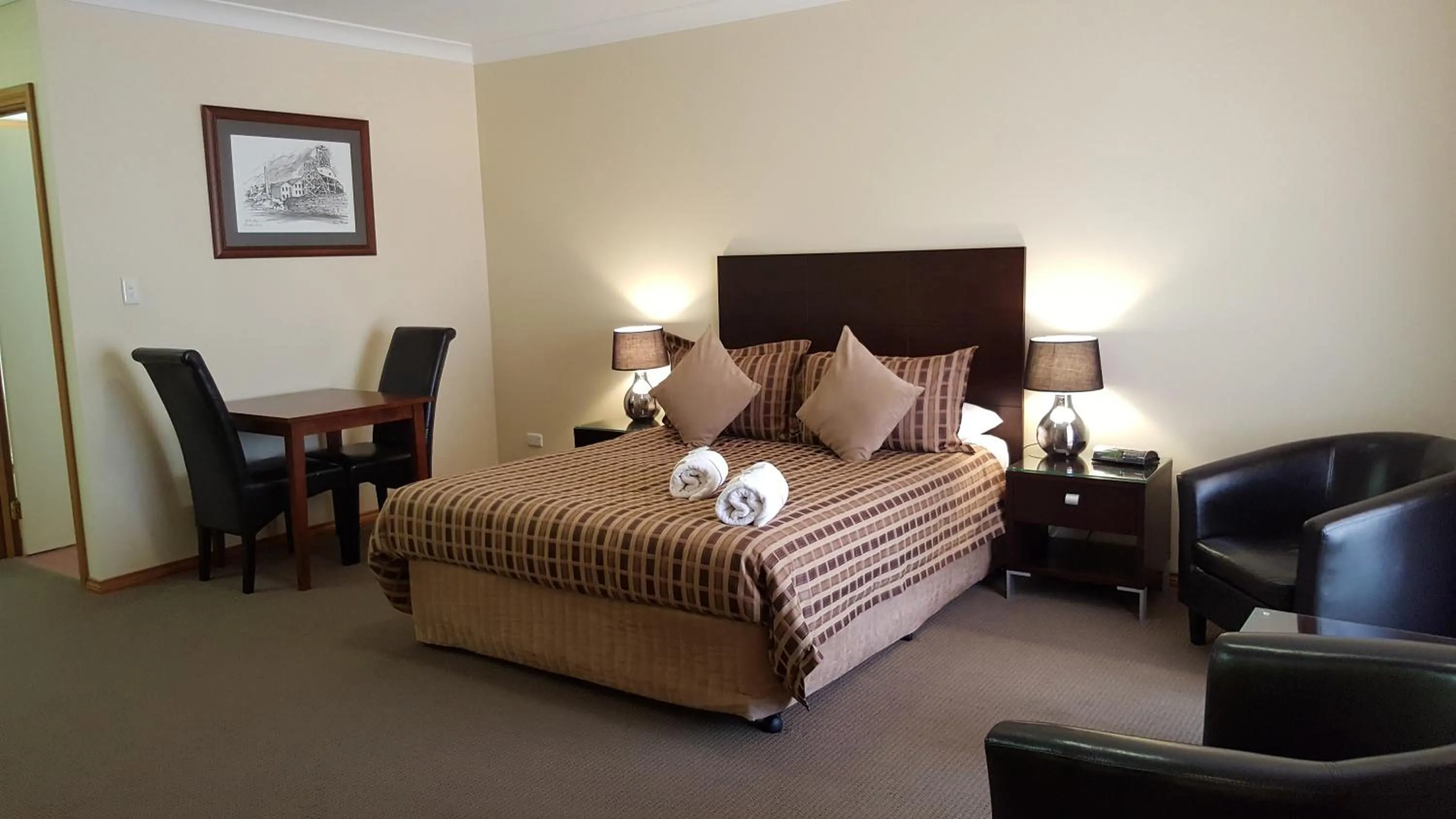 Photo of the whole room, Bed in Gateway Motor Inn