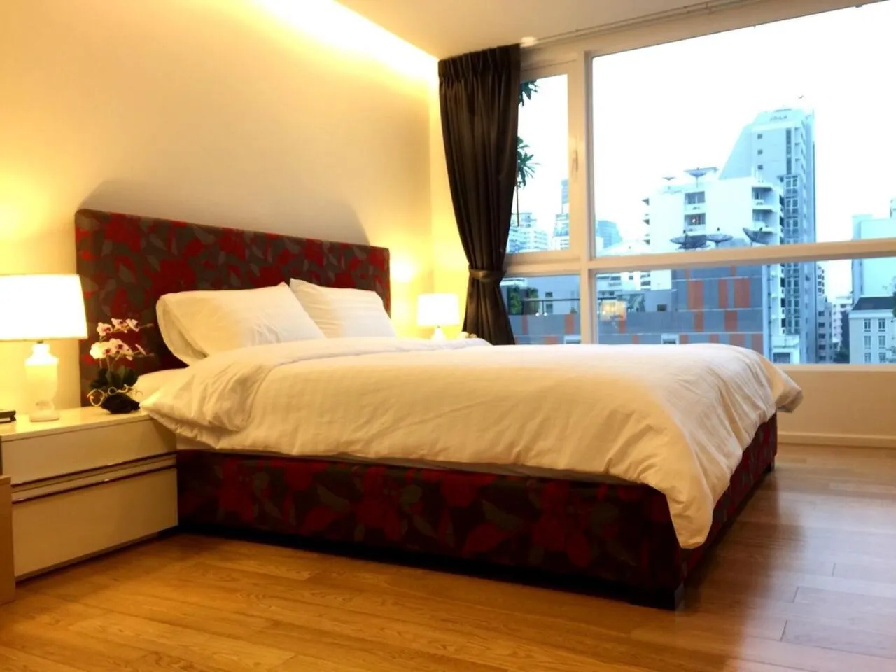 Bed in Luxury Suite @ BTS Nana