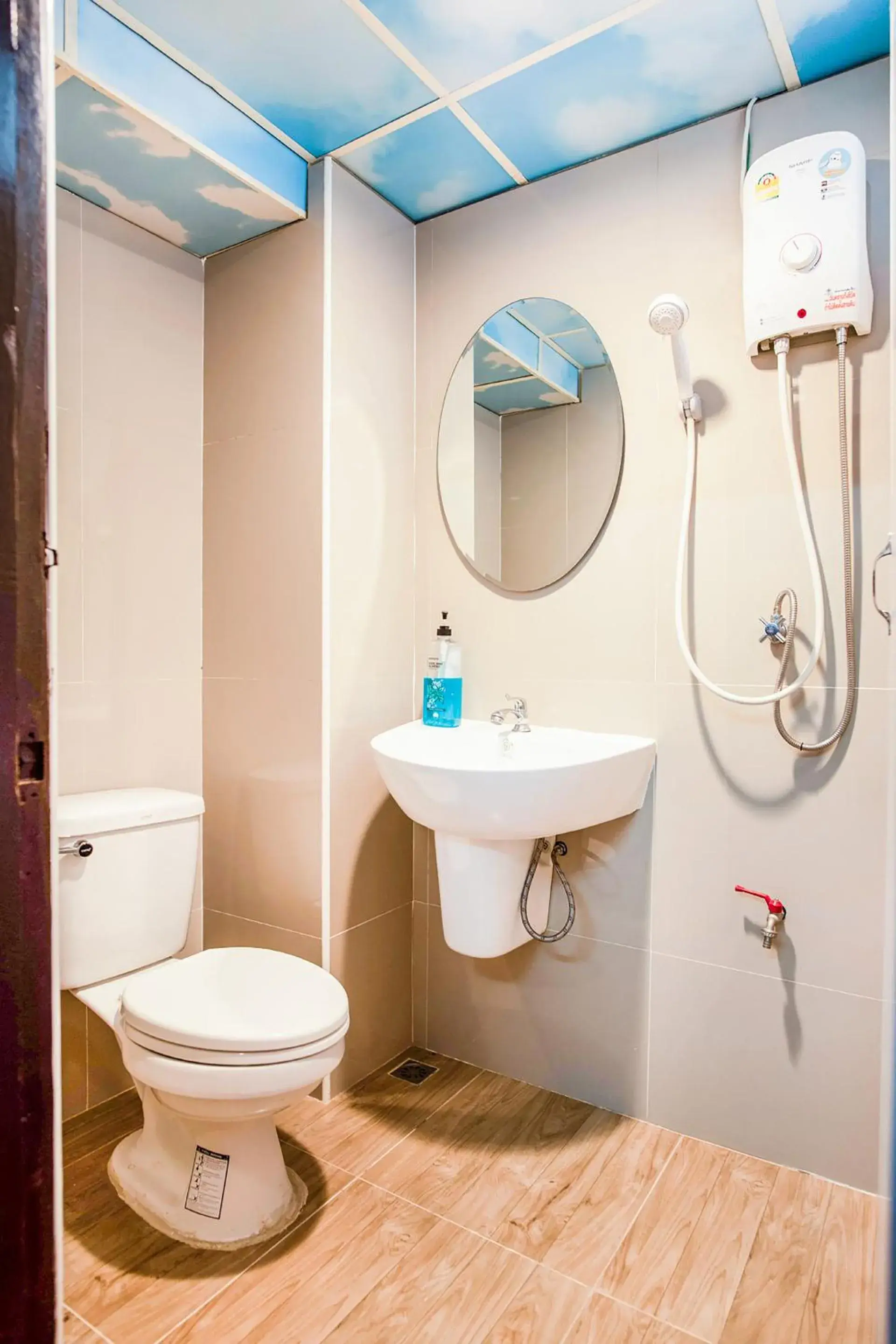 Standard Double Room in Gedkanok Apartment Standard Double Room in Gedkanok Apartment