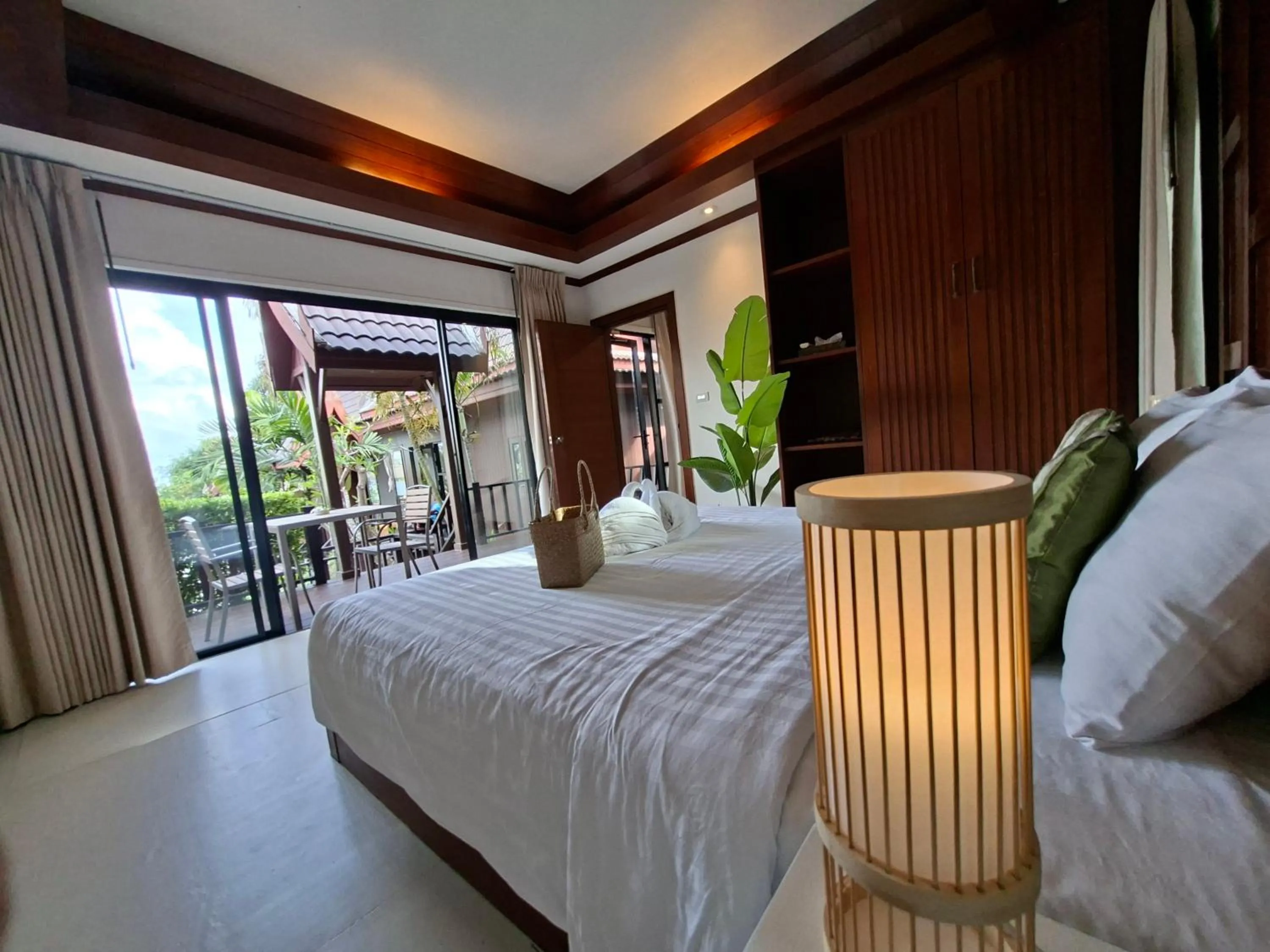 Bed in Kaya Mani Thai Villa resort