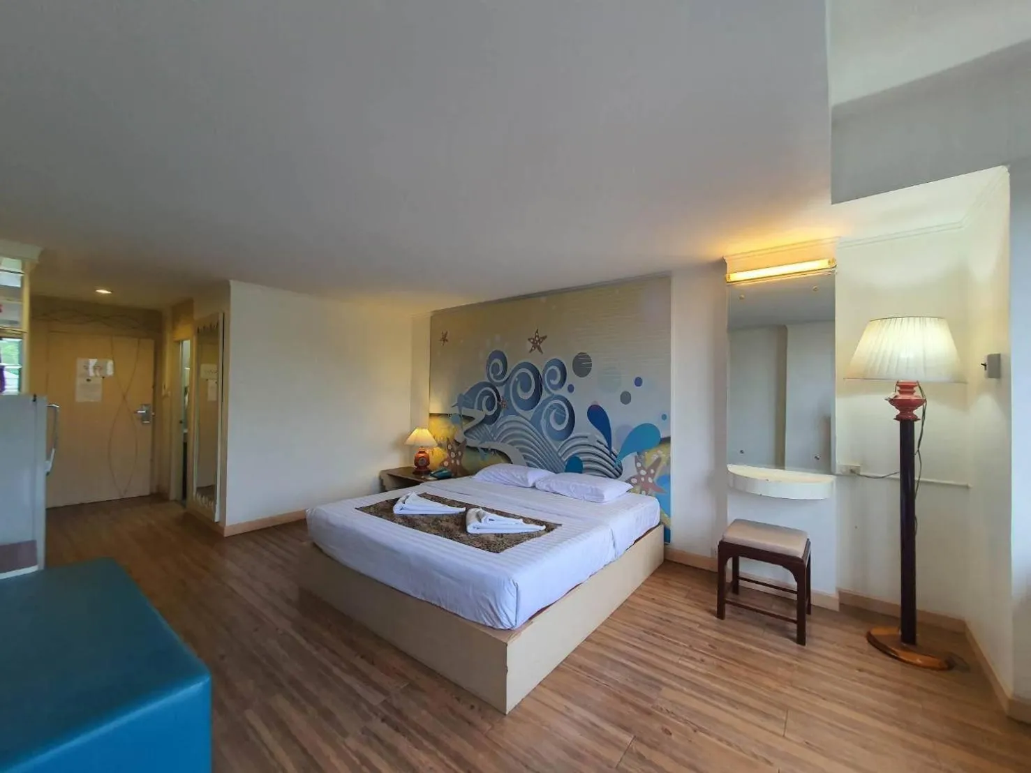 Bedroom, Bed in The Pacific Cool Chic