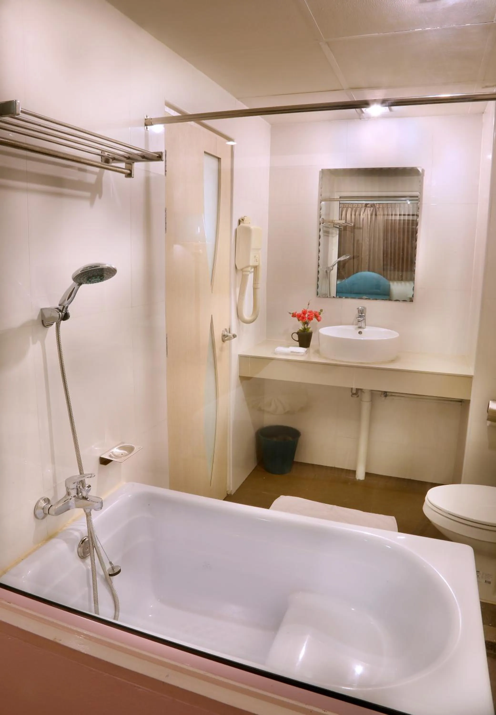 Bathroom in The Pacific Cool Chic