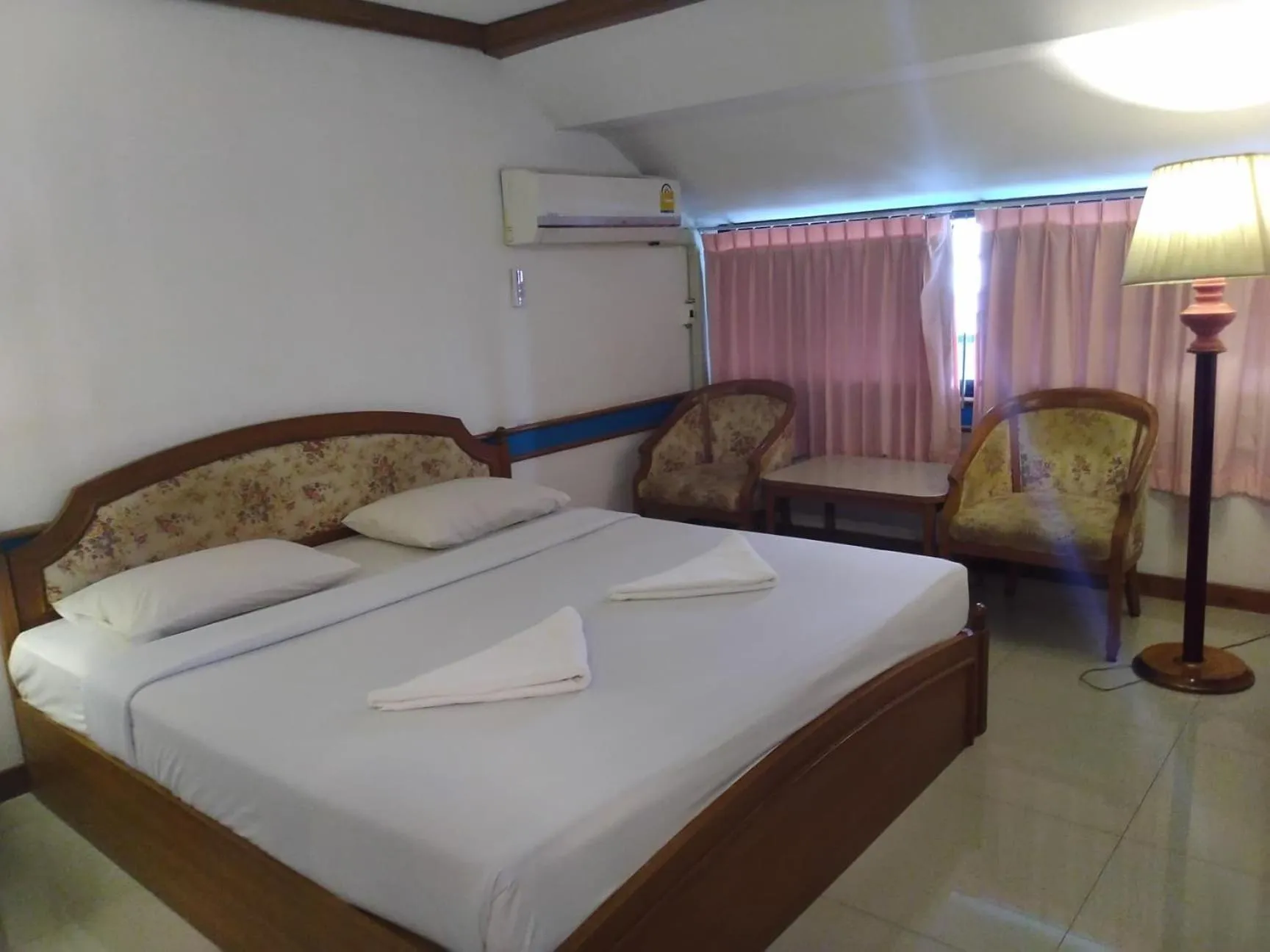 Bed in The Pacific Cool Chic