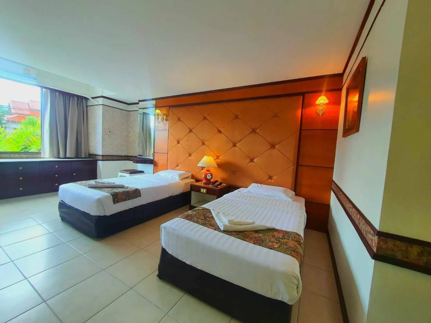 Bedroom, Bed in The Pacific Cool Chic