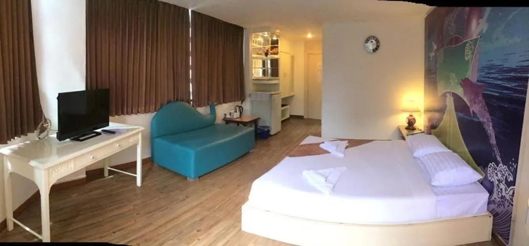 Bedroom, Bed in The Pacific Cool Chic