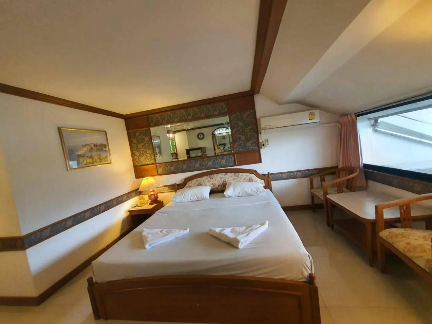 Bedroom, Bed in The Pacific Cool Chic