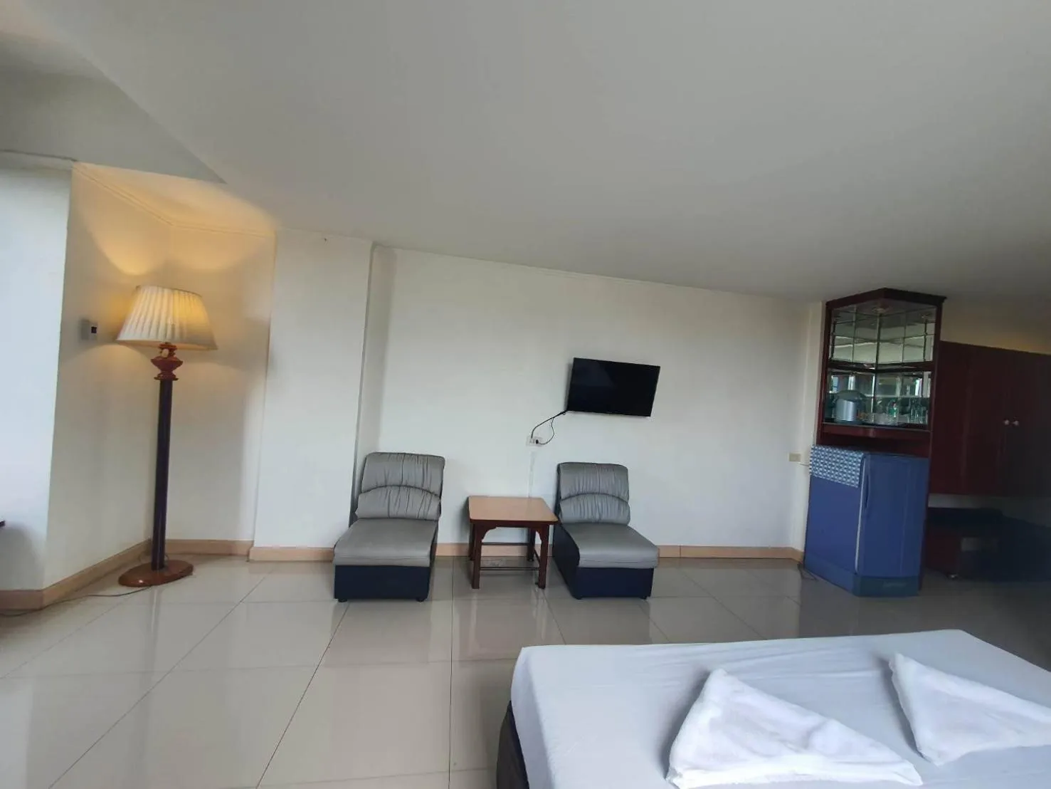 Bedroom, Bed in The Pacific Cool Chic