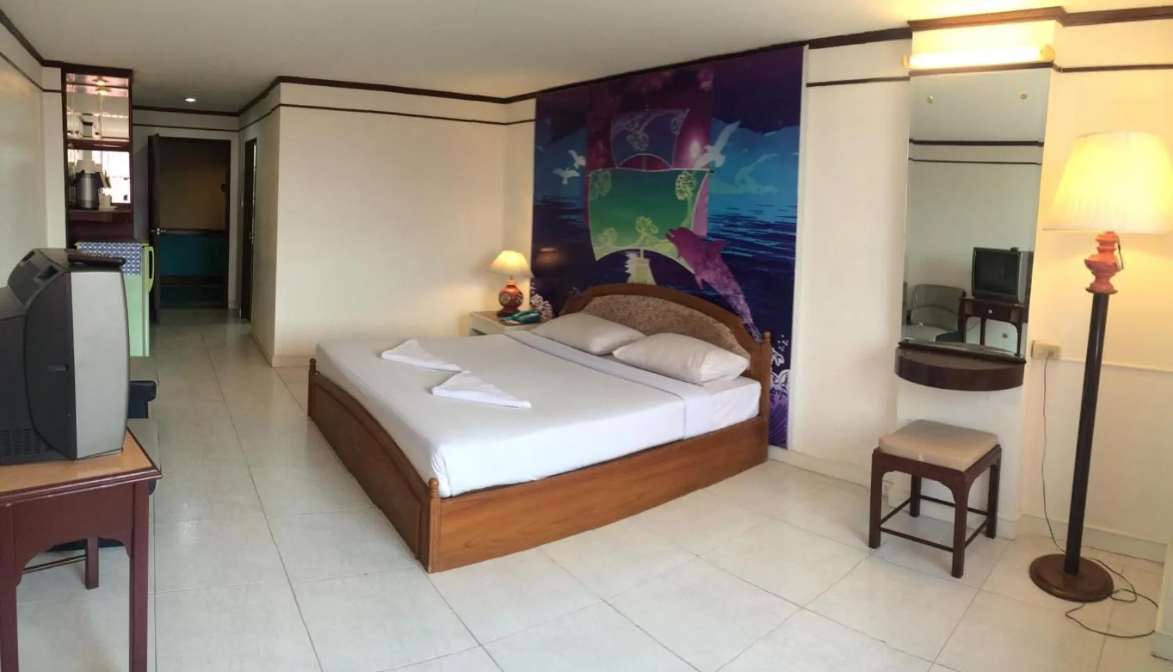 Bedroom, Bed in The Pacific Cool Chic