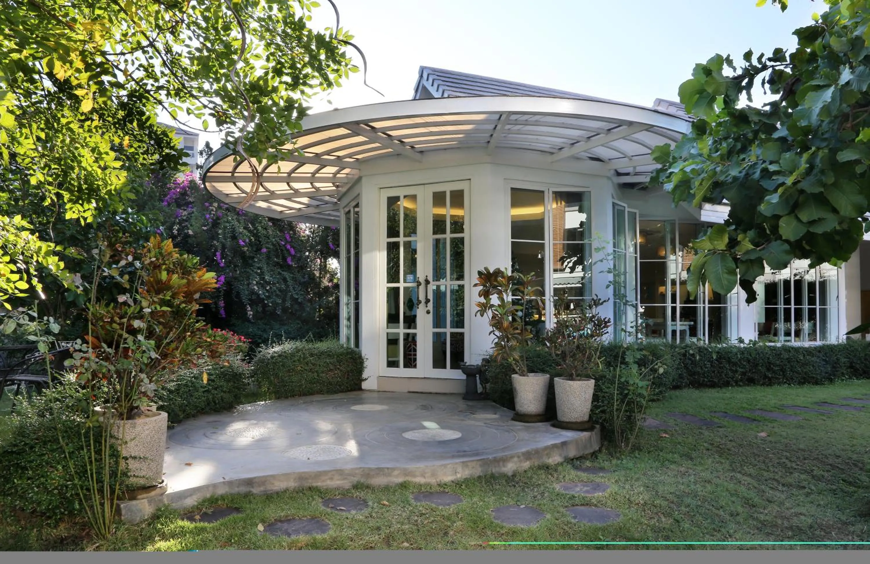 Property building in The Pacific Cool Chic