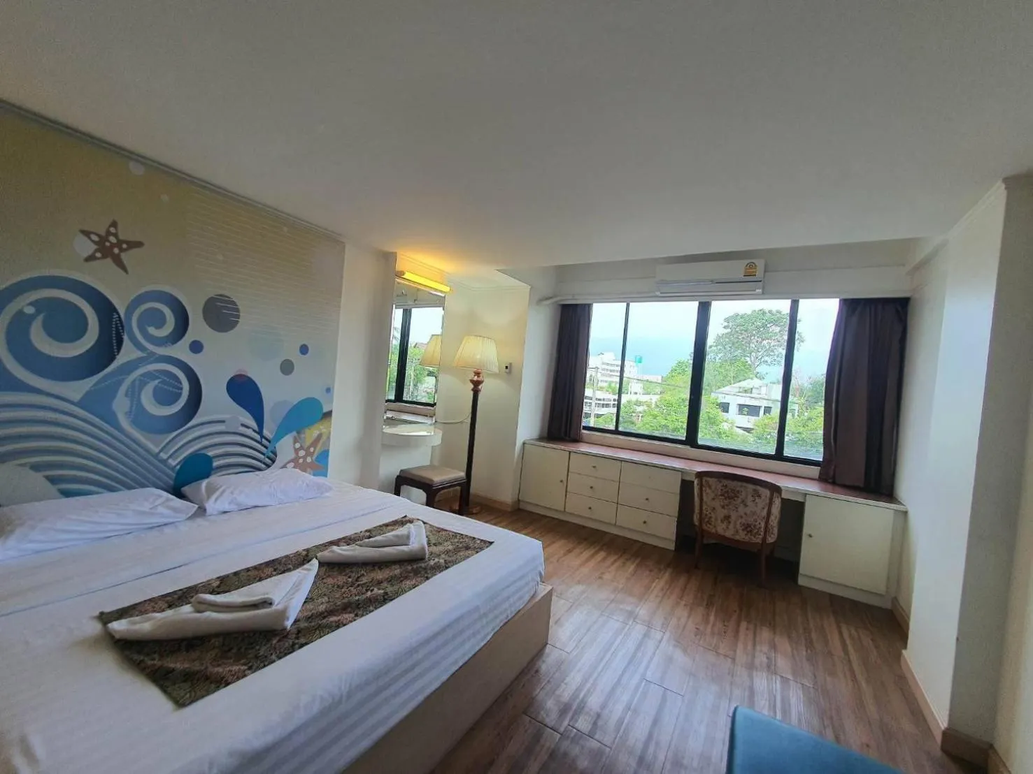 Bedroom, Bed in The Pacific Cool Chic