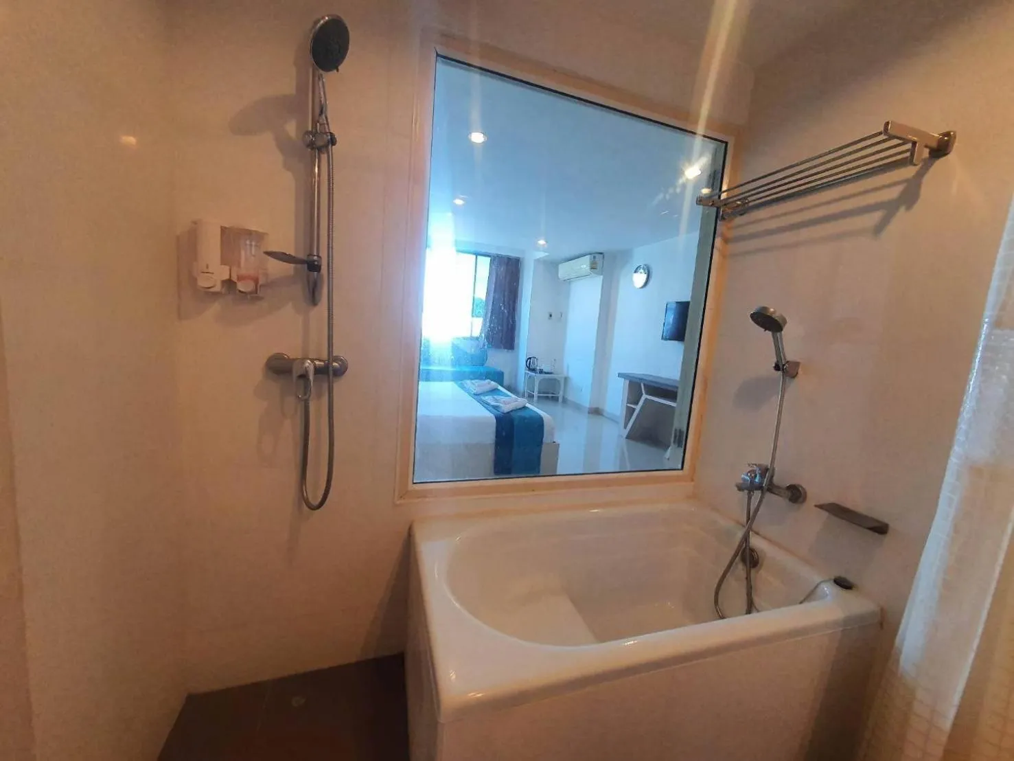 Shower in The Pacific Cool Chic