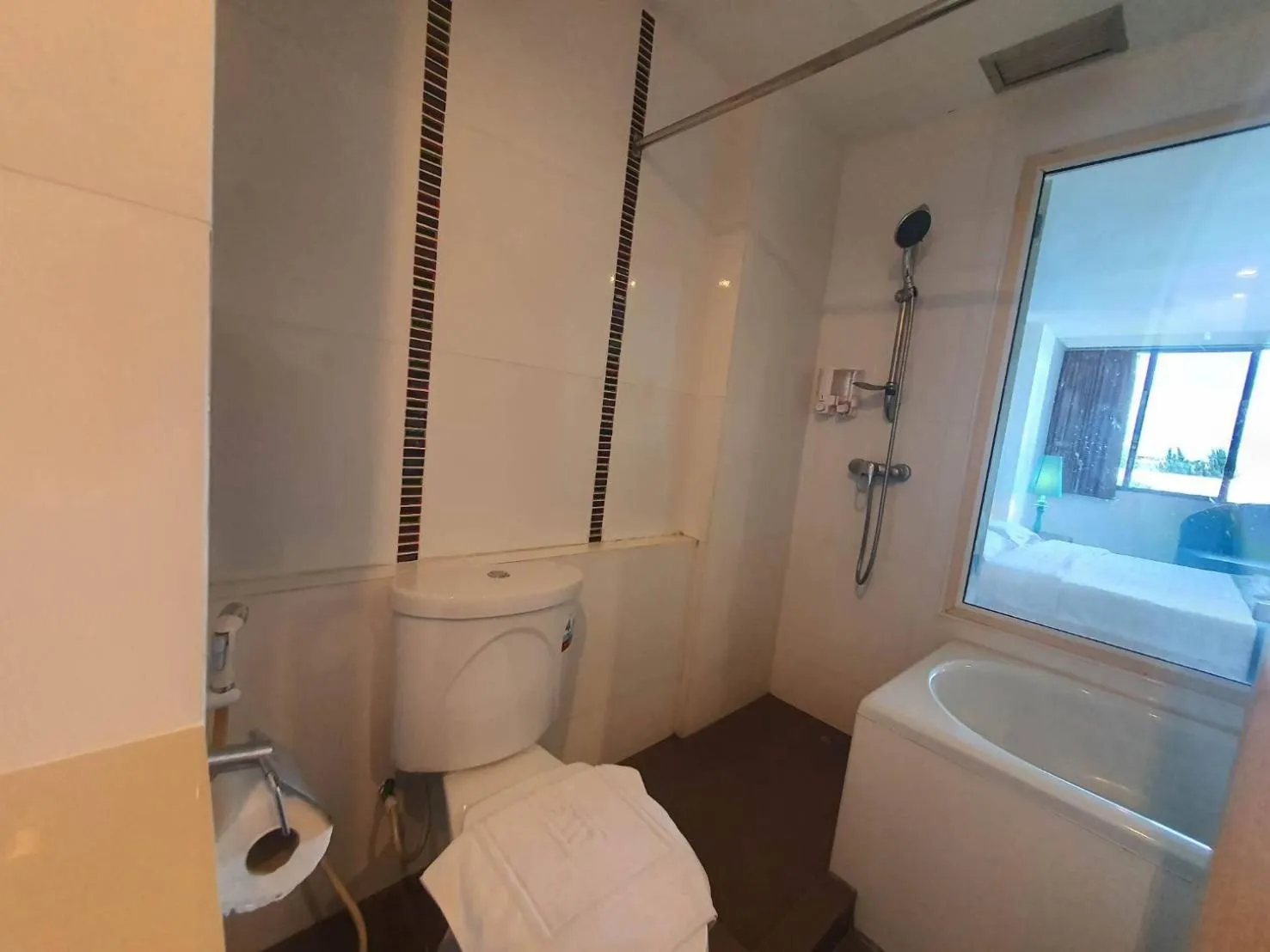 Shower in The Pacific Cool Chic