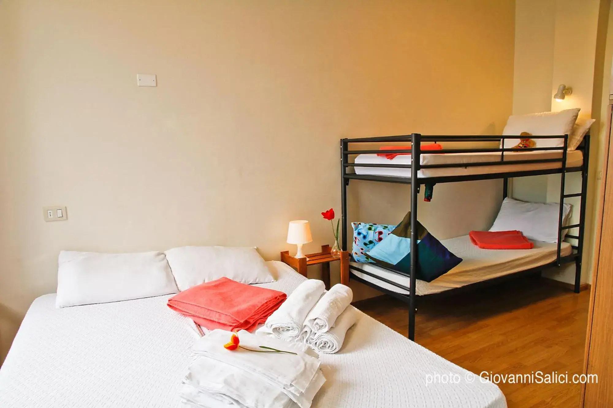 Quadruple Room with Private Bathroom in SANTANGELA Hostel & Rooms Quadruple Room with Private Bathroom in SANTANGELA Hostel & Rooms