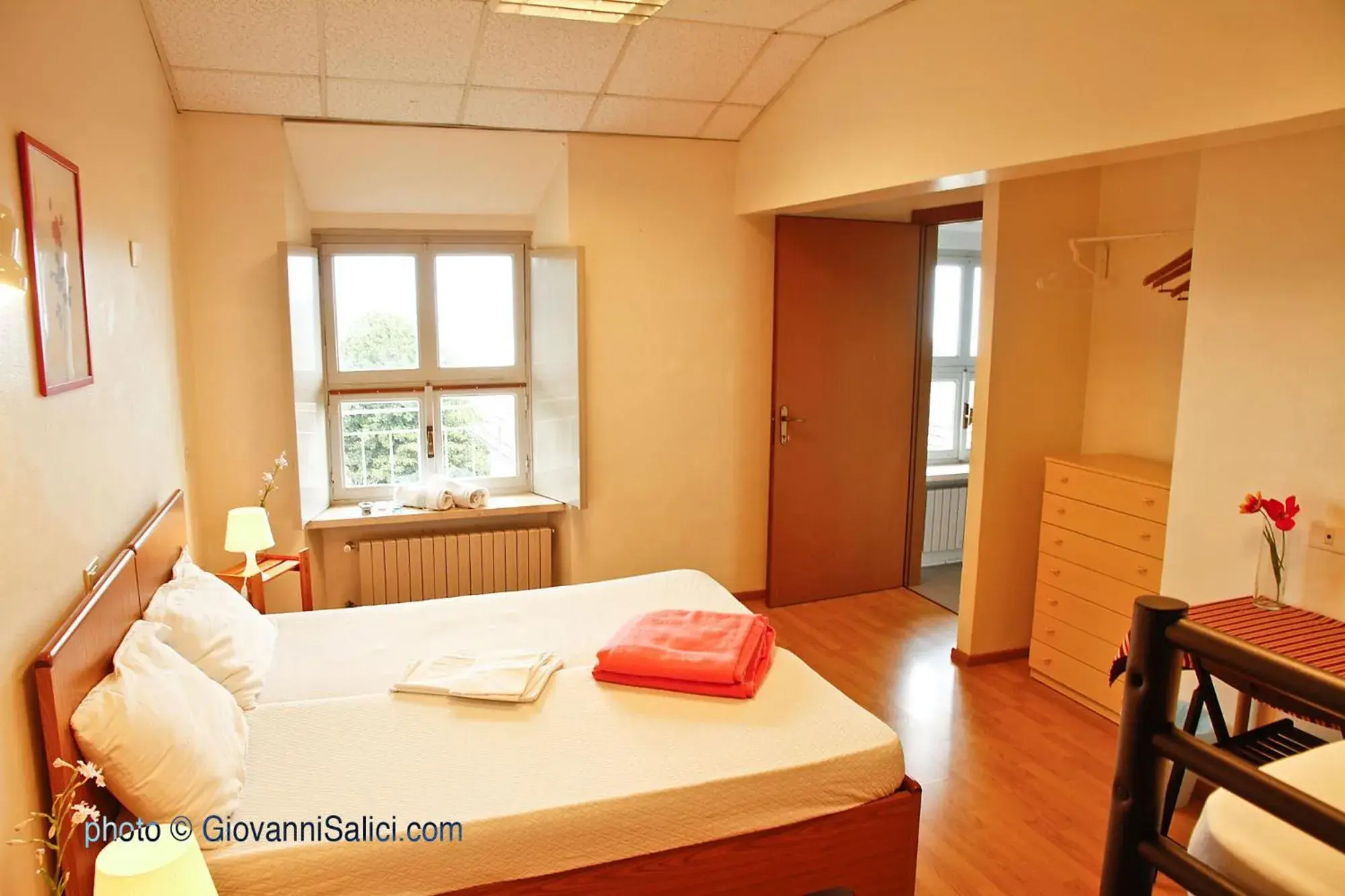 Quadruple Room with Private Bathroom in SANTANGELA Hostel & Rooms Quadruple Room with Private Bathroom in SANTANGELA Hostel & Rooms