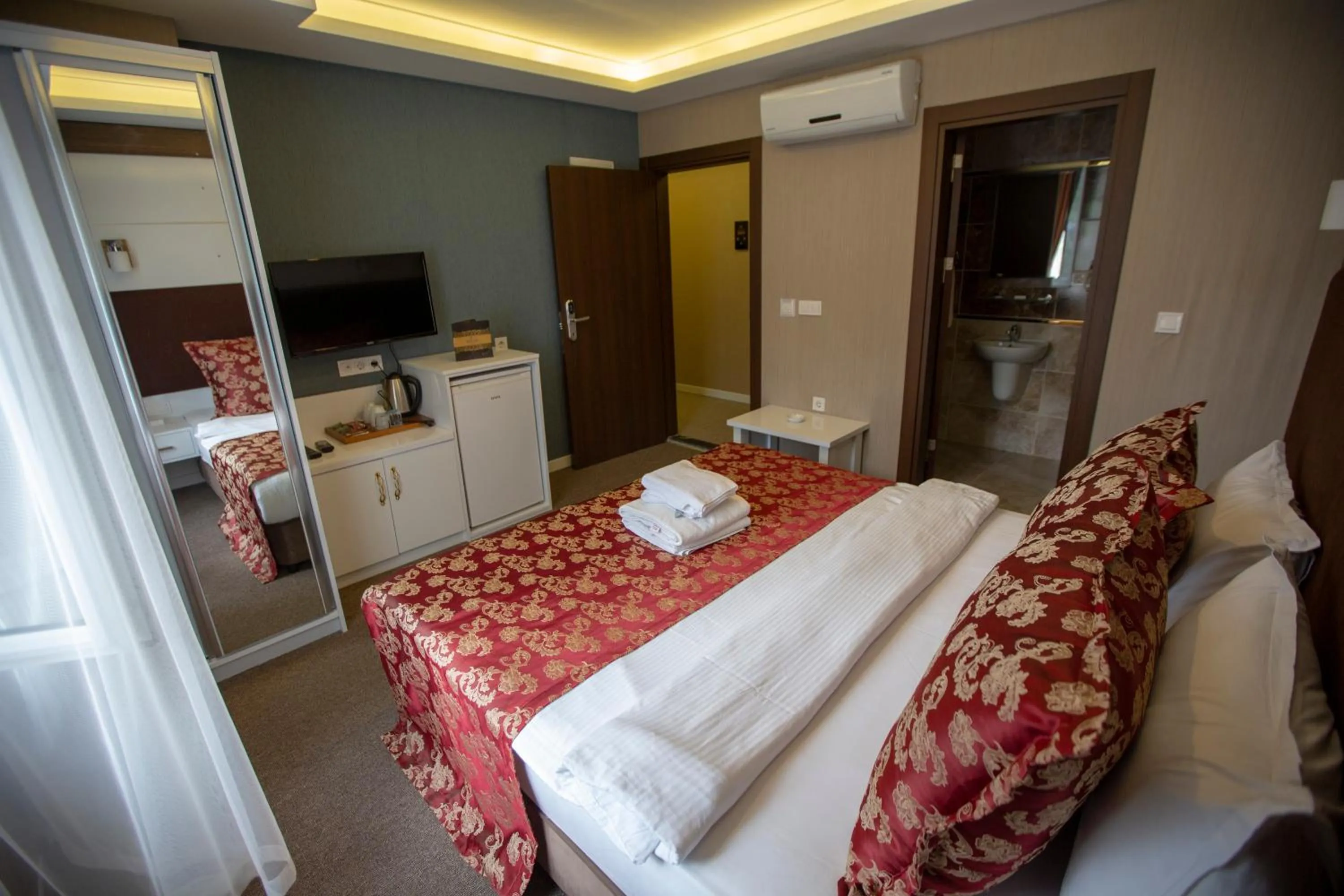 Photo of the whole room in Royal Life Exclusive