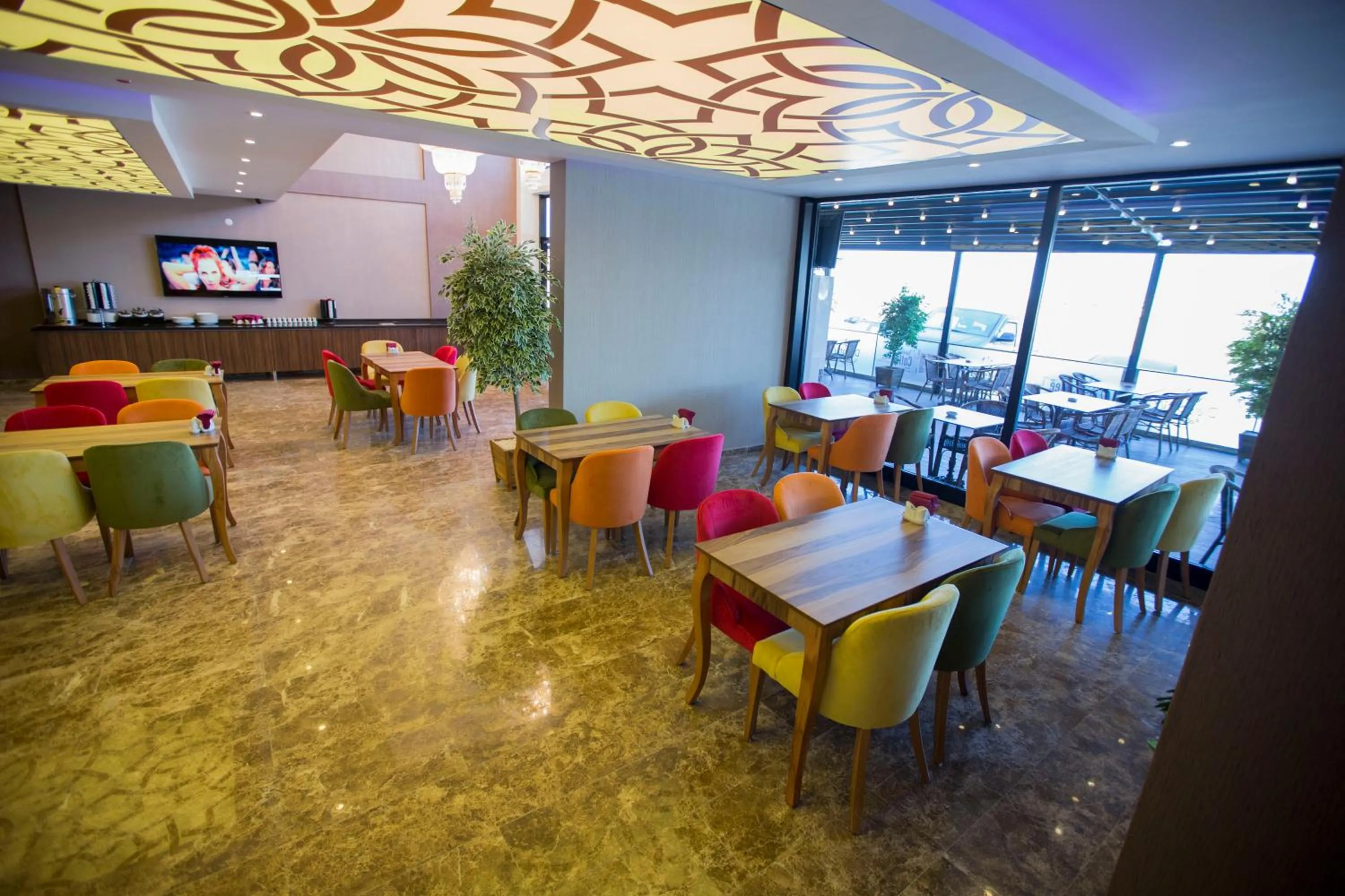 Restaurant/Places to Eat in Royal Life Exclusive