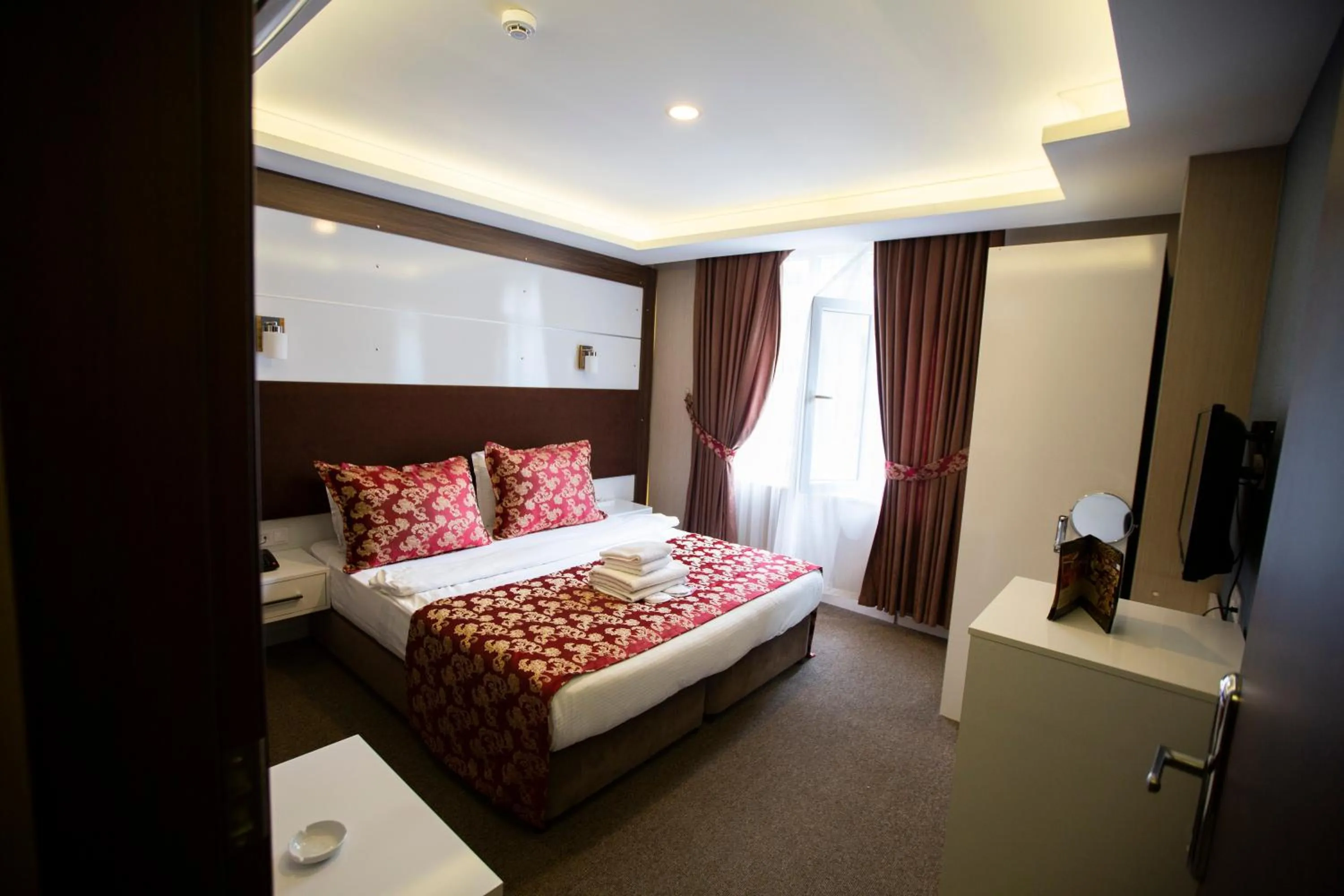 Bed in Royal Life Exclusive