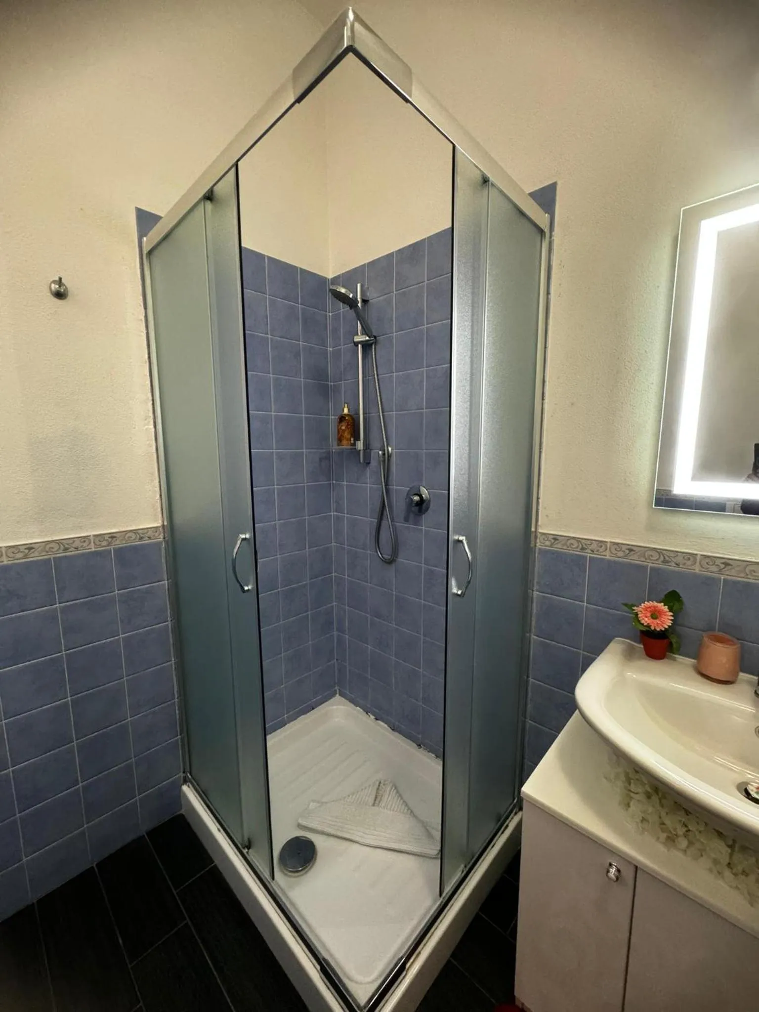 Shower in Affittacamere Sa Pardula