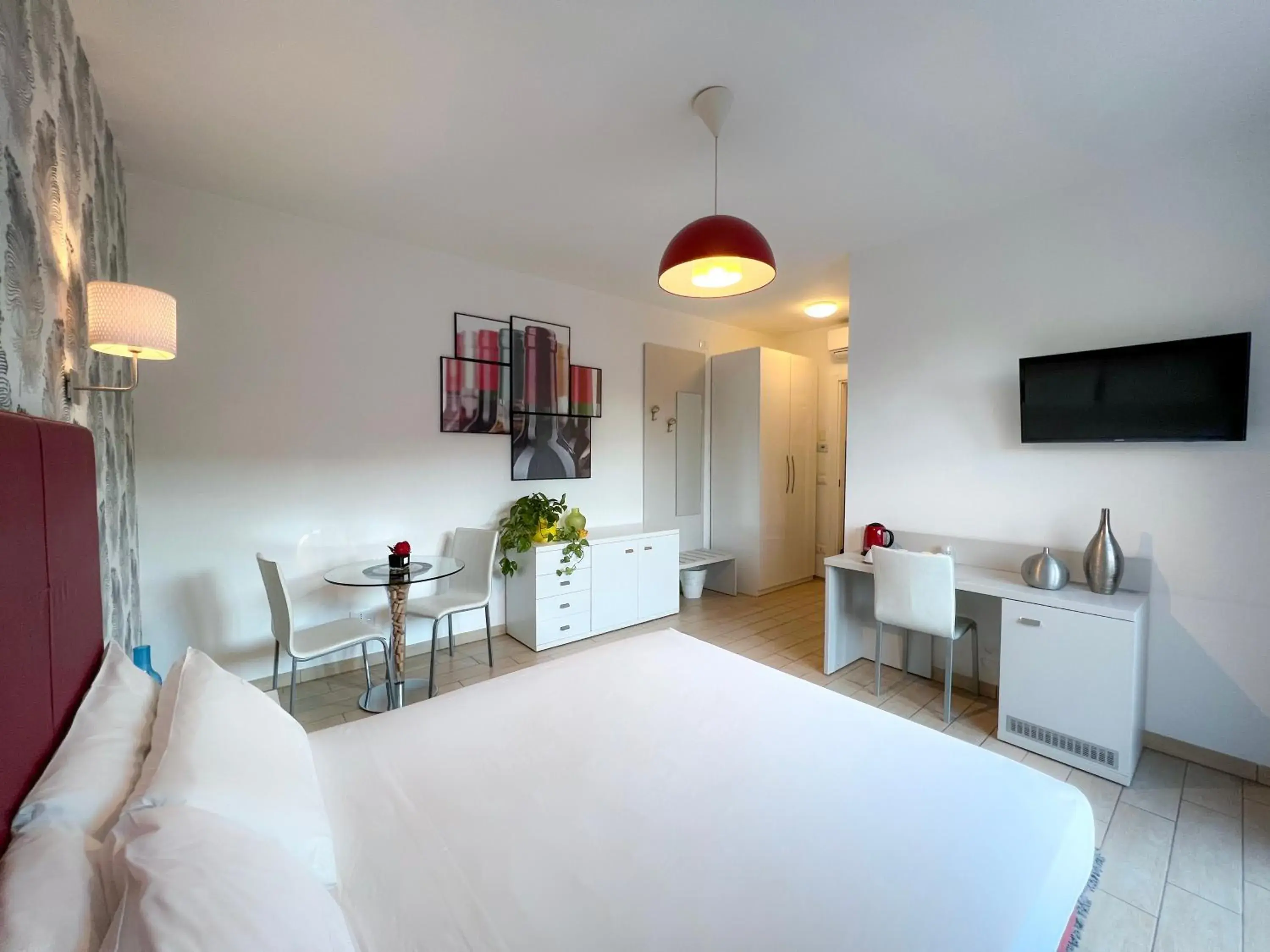 Double Room with Private Bathroom in Hotel Rossovino Como Double Room with Private Bathroom in Hotel Rossovino Como