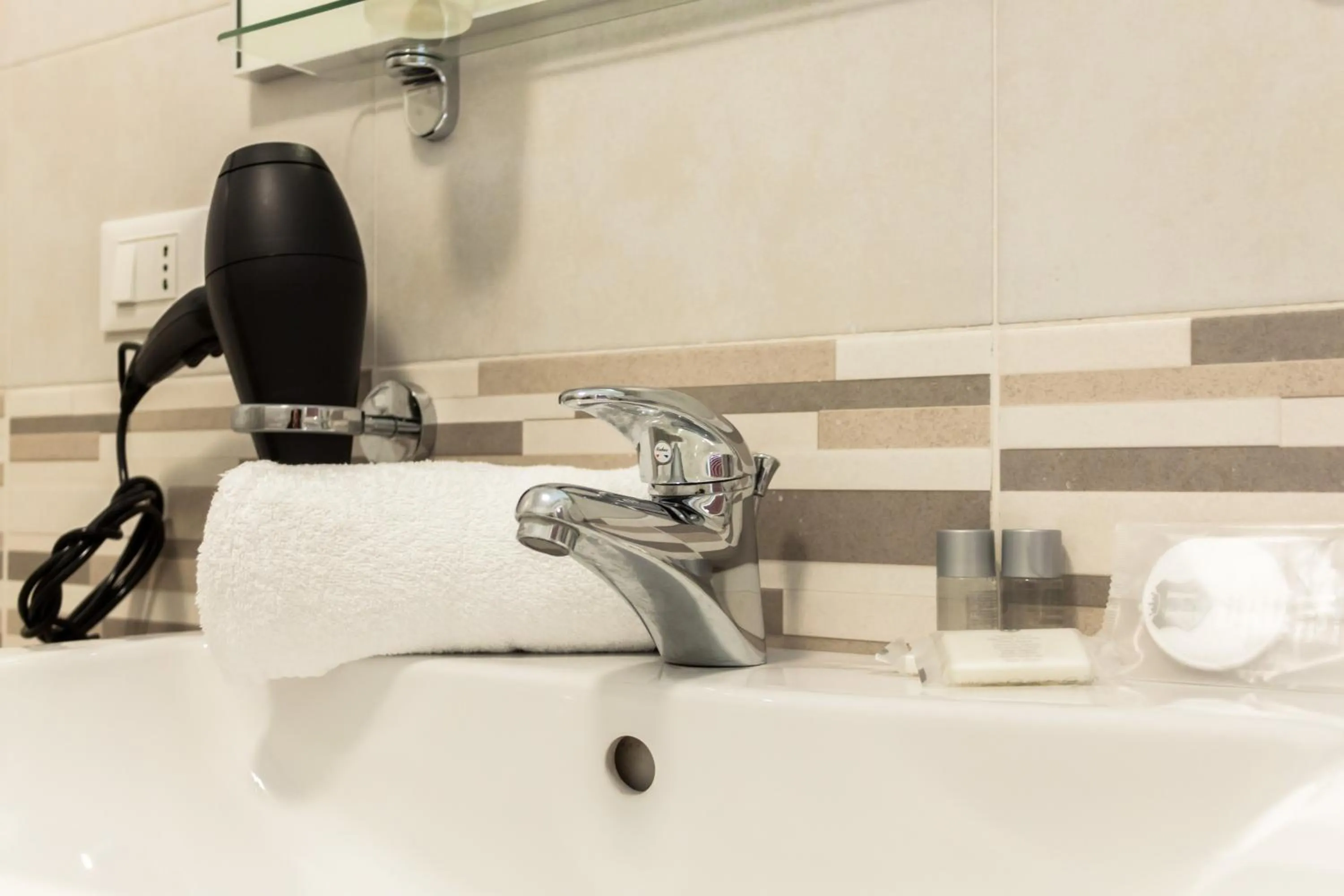 Toilet in Hotel Rossovino Como