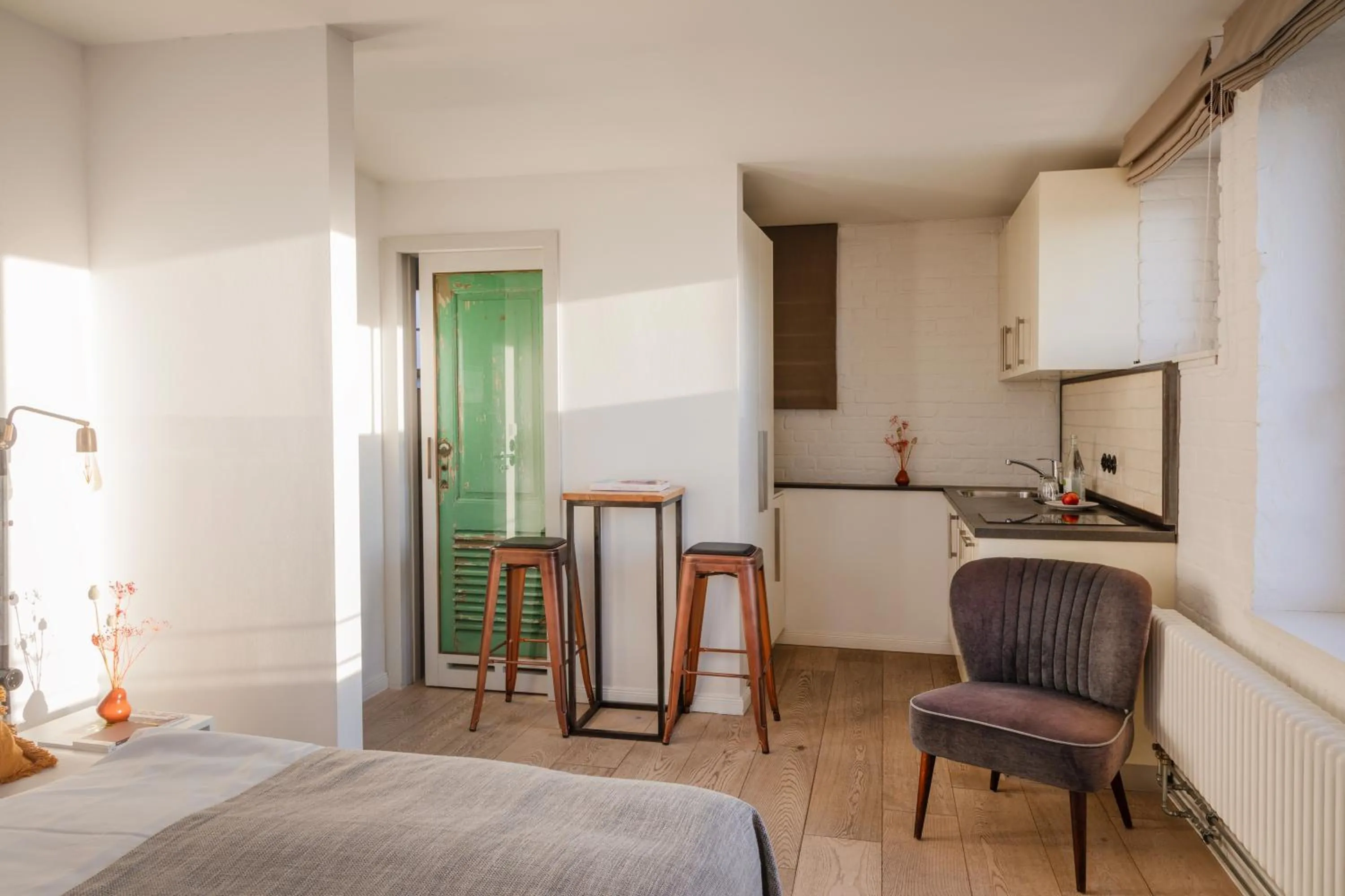 Kitchen or kitchenette, Bed in Hotel Oderberger