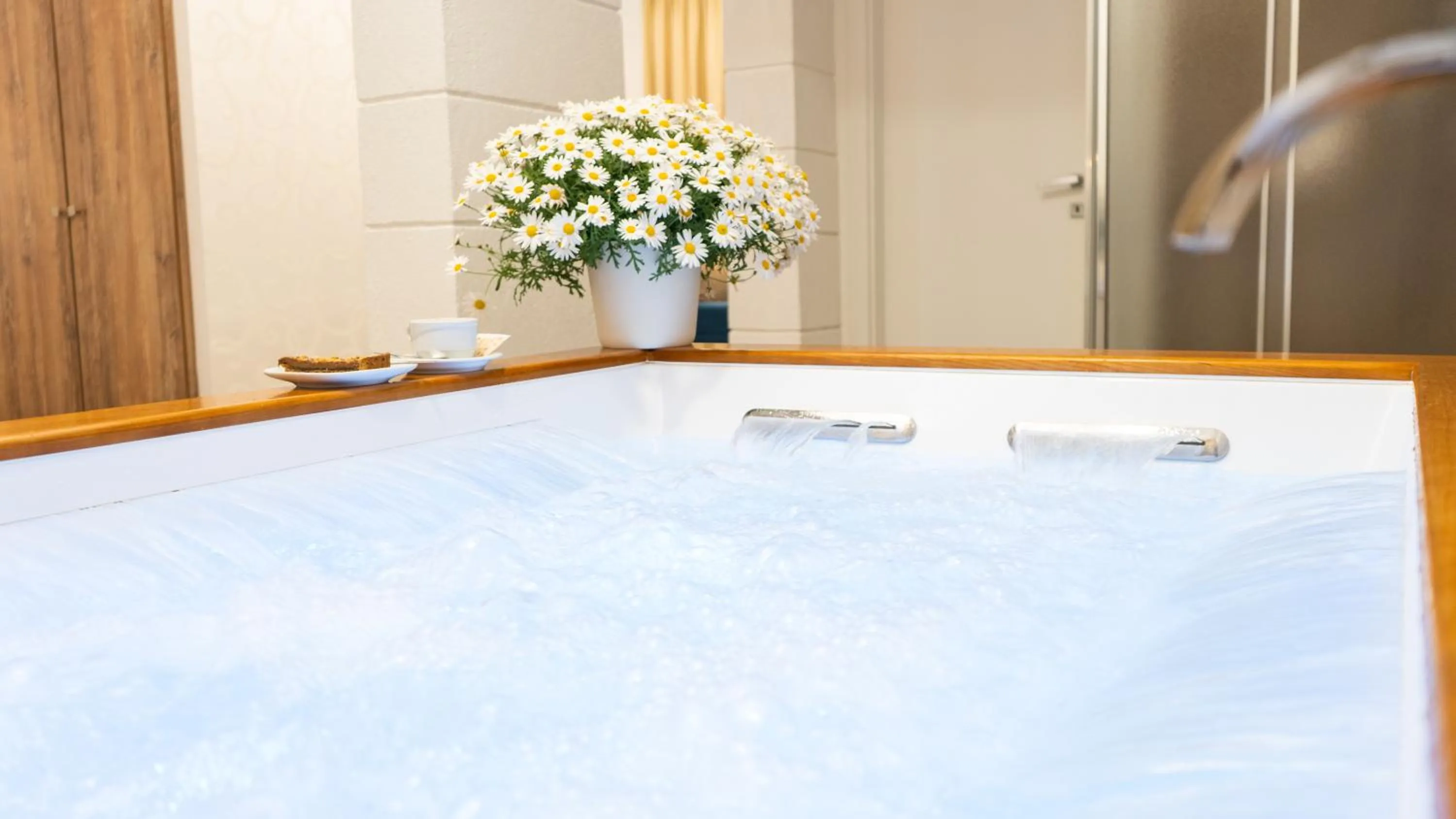 Hot Tub in Resort & Winery Bosco De Medici