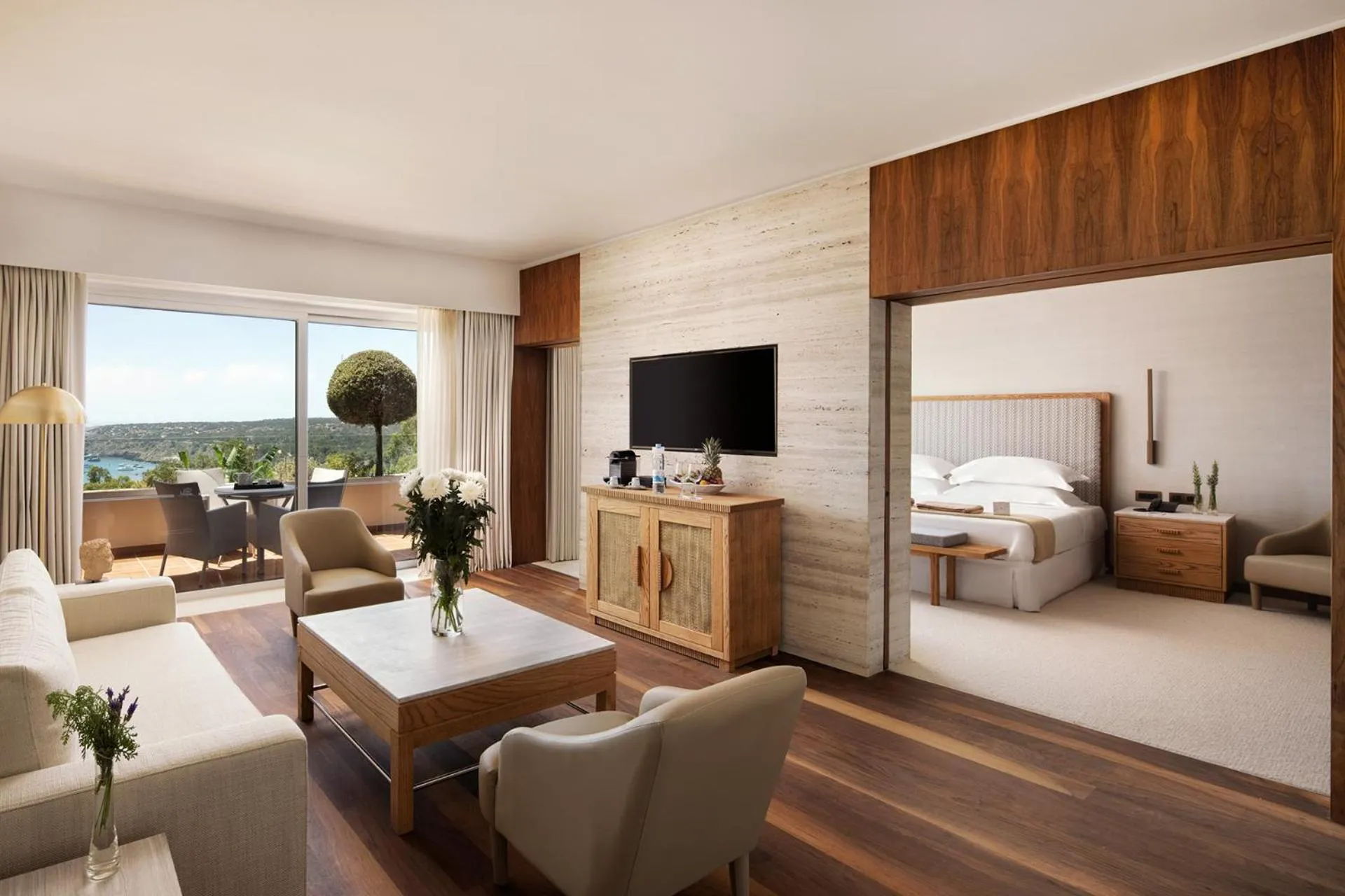 Living room, Bed in Grecian Park